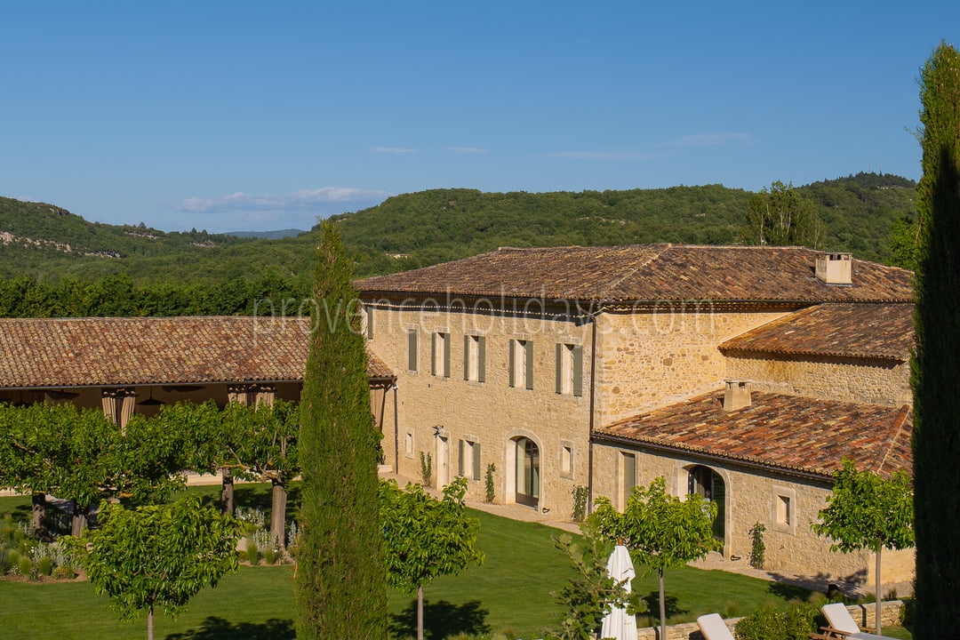 156 - Domaine des cascades: Villa: Exterior