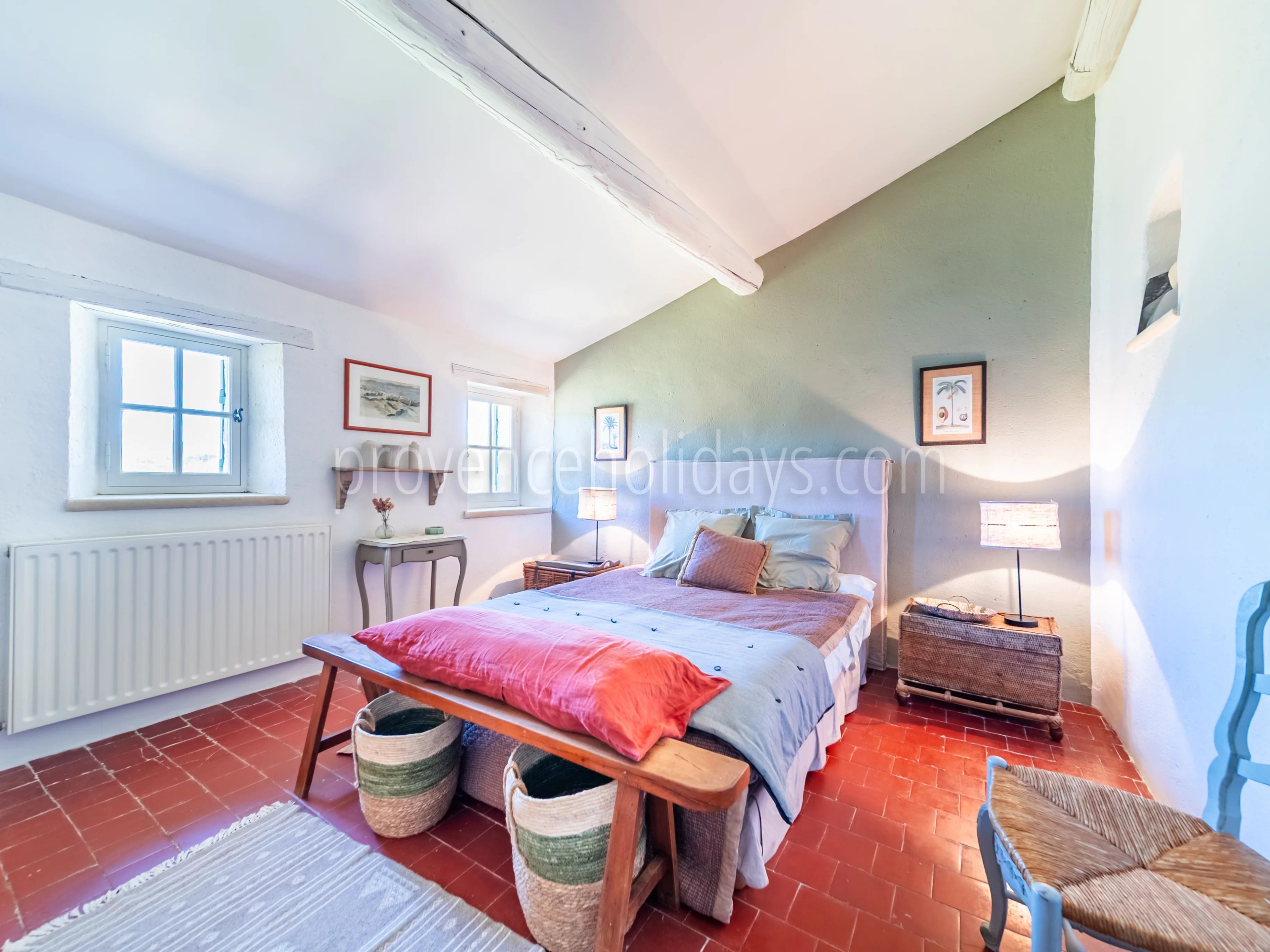 20 - Mas with inner courtyard in Gordes: Villa: Bedroom