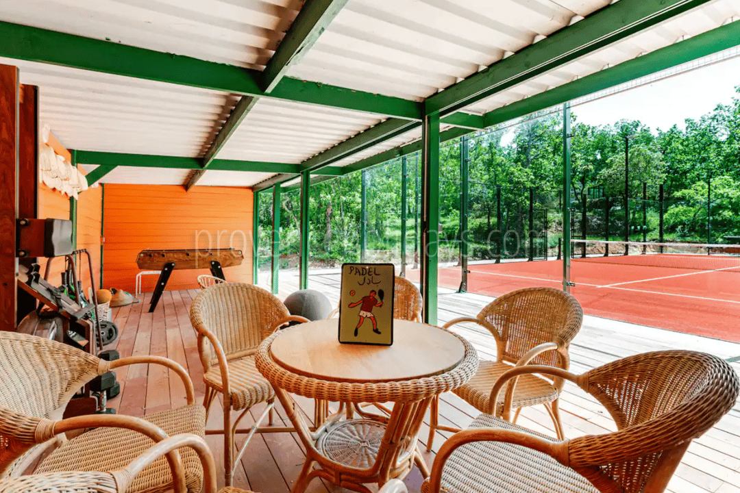 35 - Les Vues du Luberon: Villa: Exterior