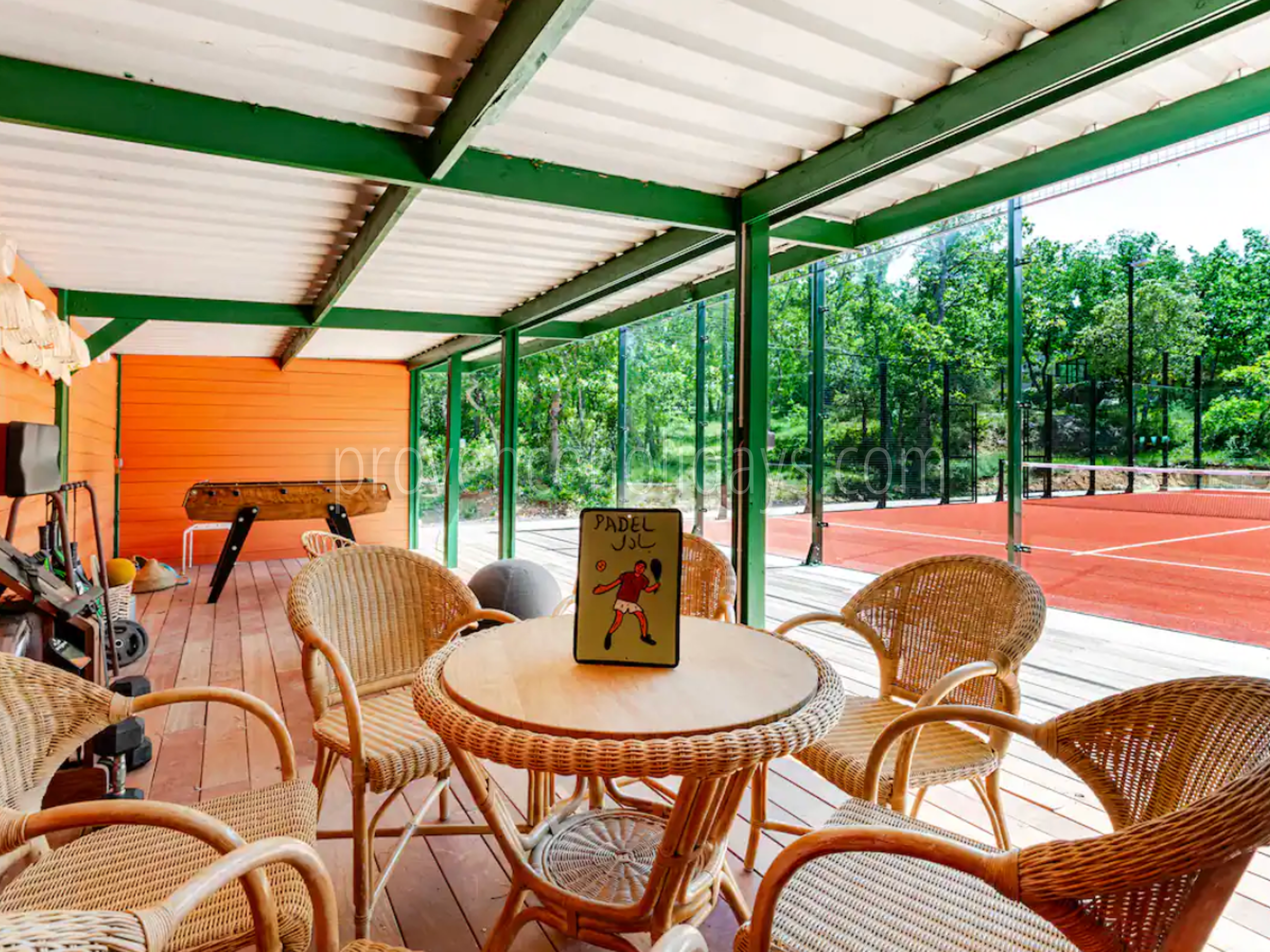 35 - Les Vues du Luberon: Villa: Exterior