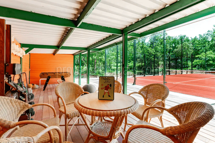 35 - Les Vues du Luberon: Villa: Exterior