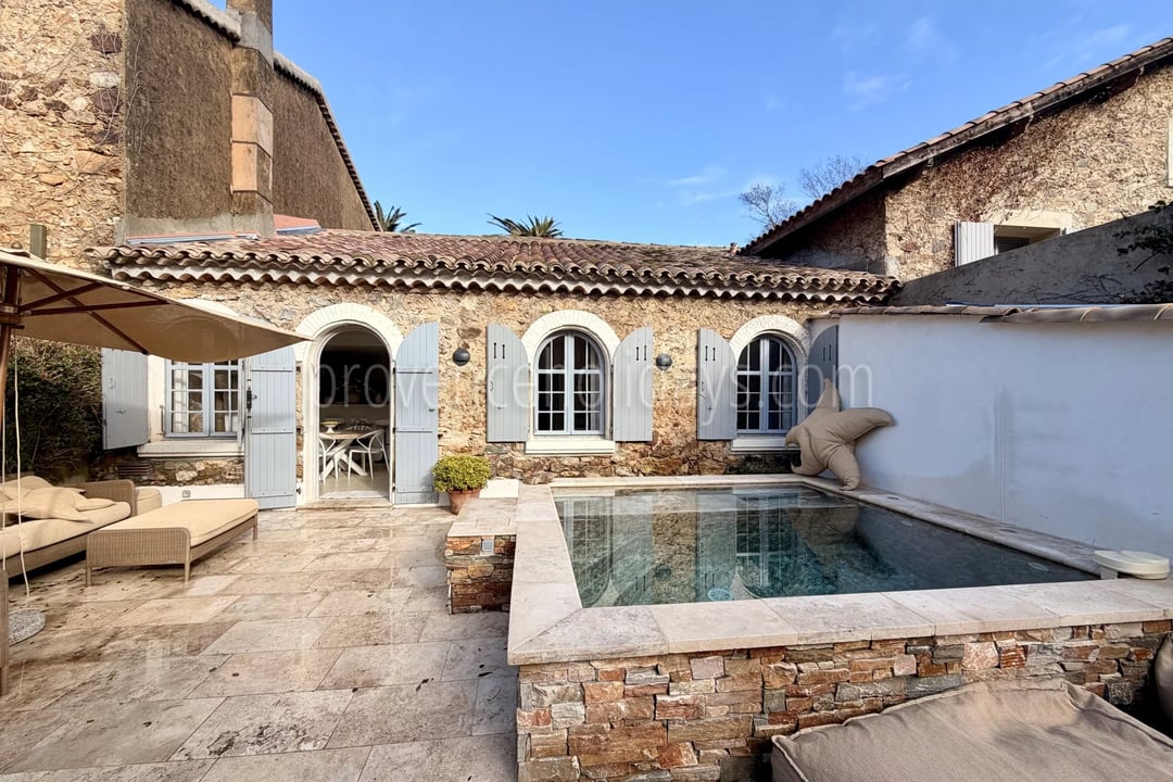 2 - Single-storey mas in Gassin: Villa: Exterior