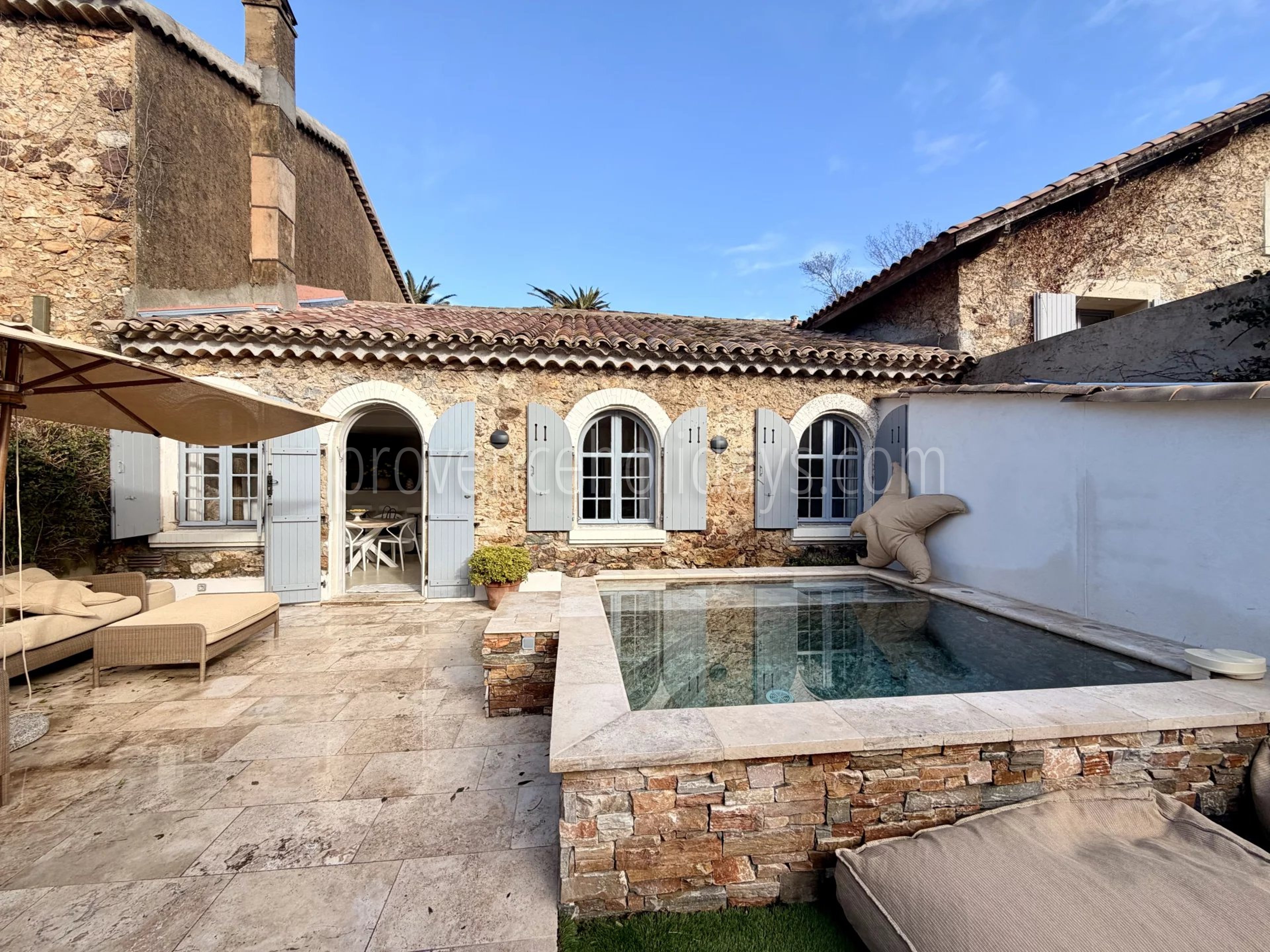 2 - Single-storey mas in Gassin: Villa: Exterior