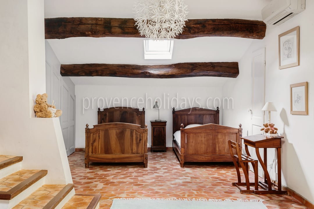 10 - Bastide Shalimar: Villa: Bedroom