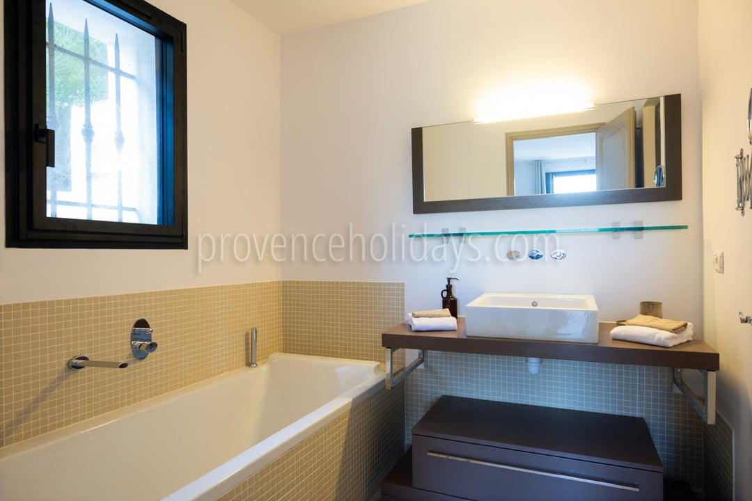 14 - Villa Belval: Villa: Bathroom