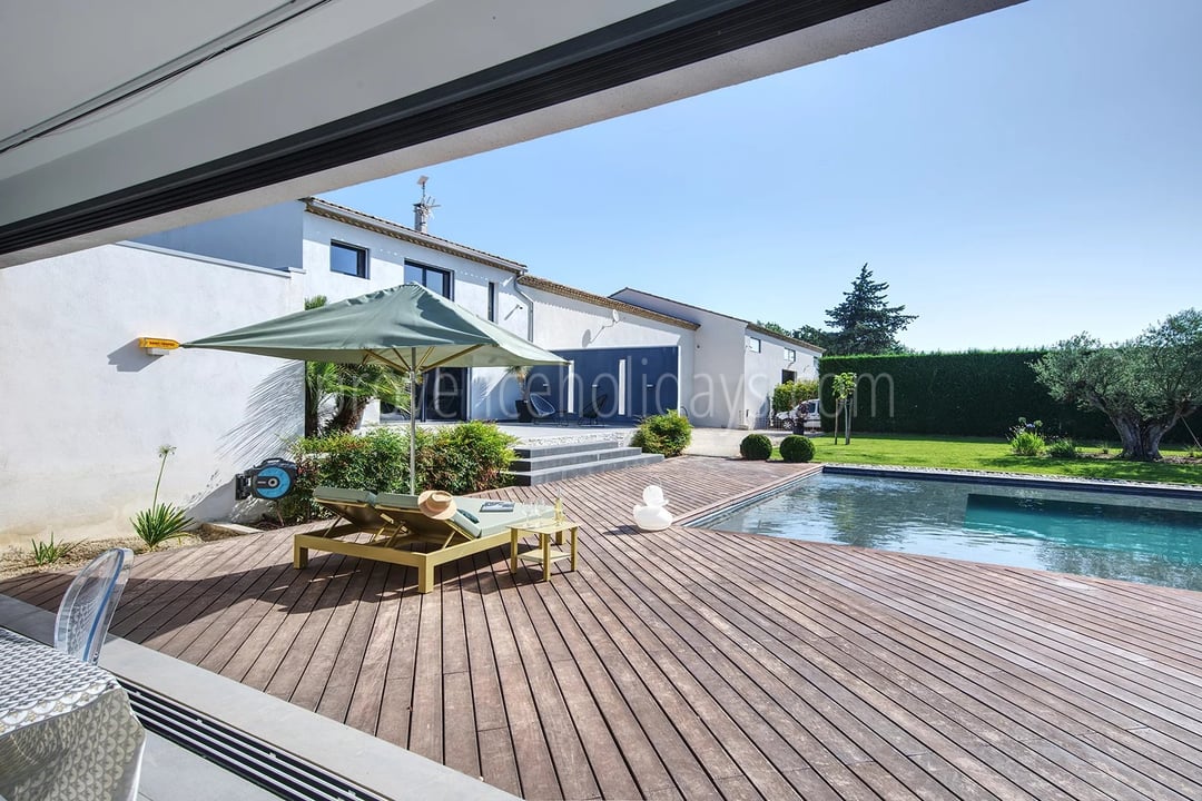 41 - House with pool house in Eyguières: Villa: Pool