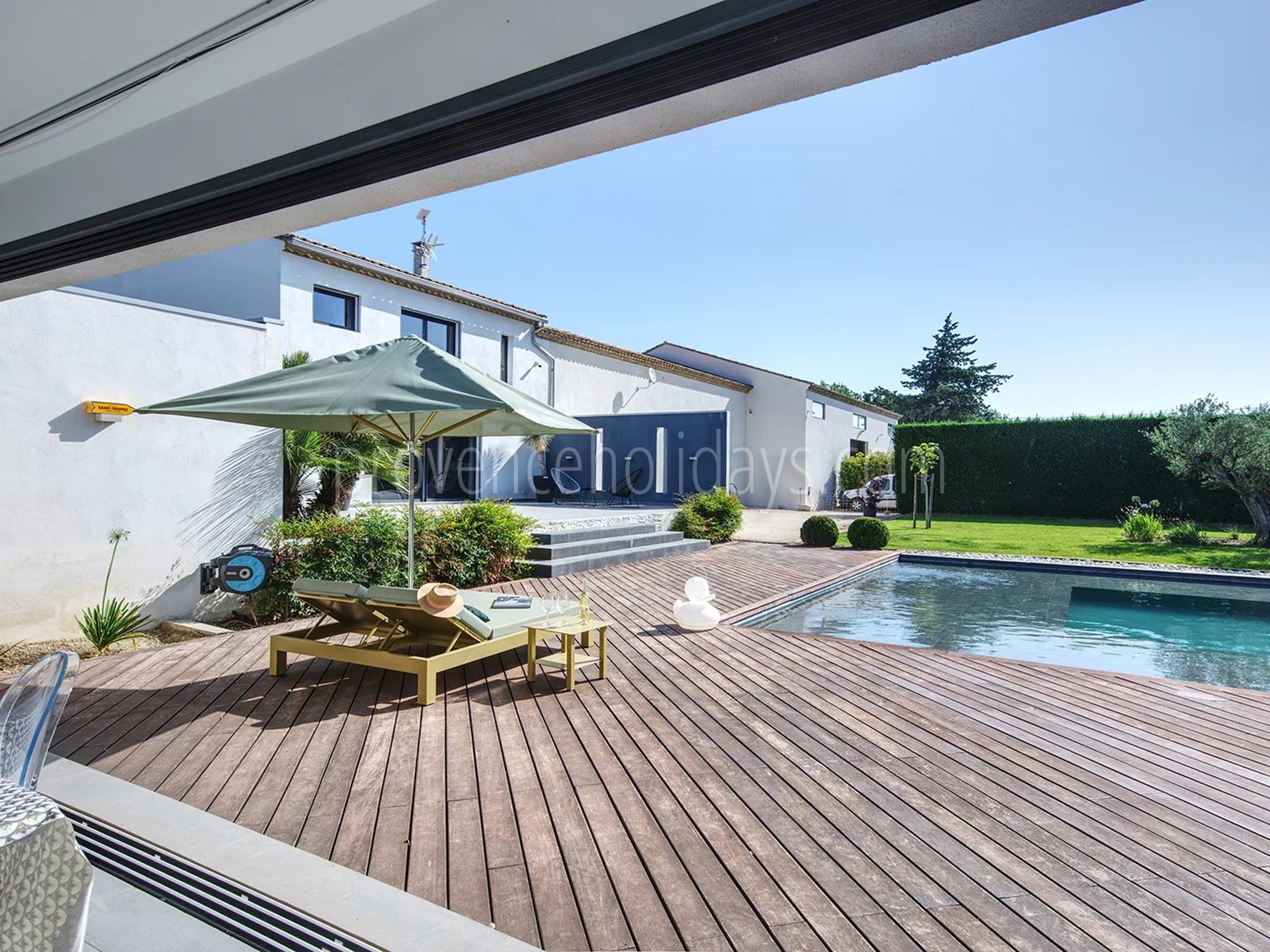 41 - House with pool house in Eyguières: Villa: Pool