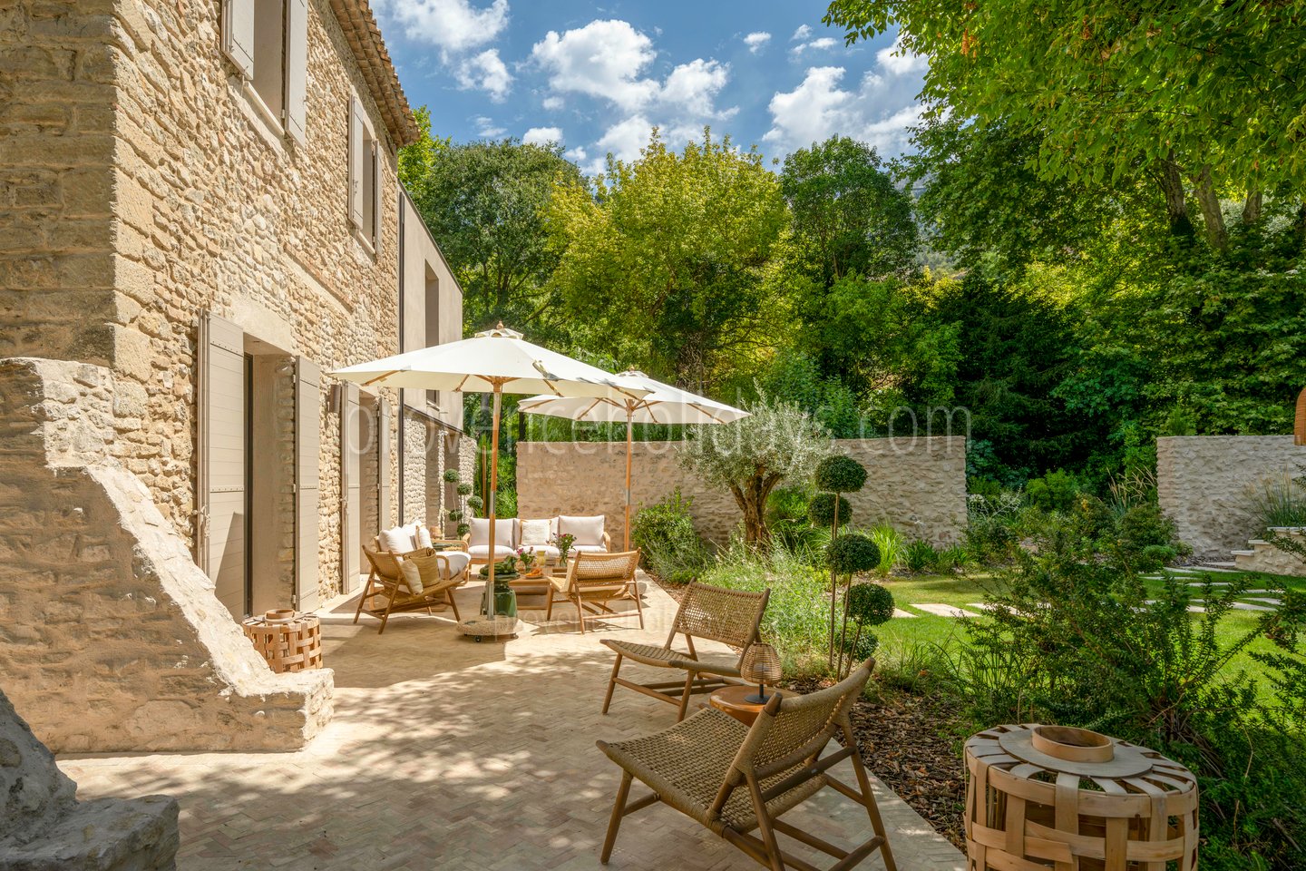 18 - Domaine de la Sorgue: Villa: Exterior