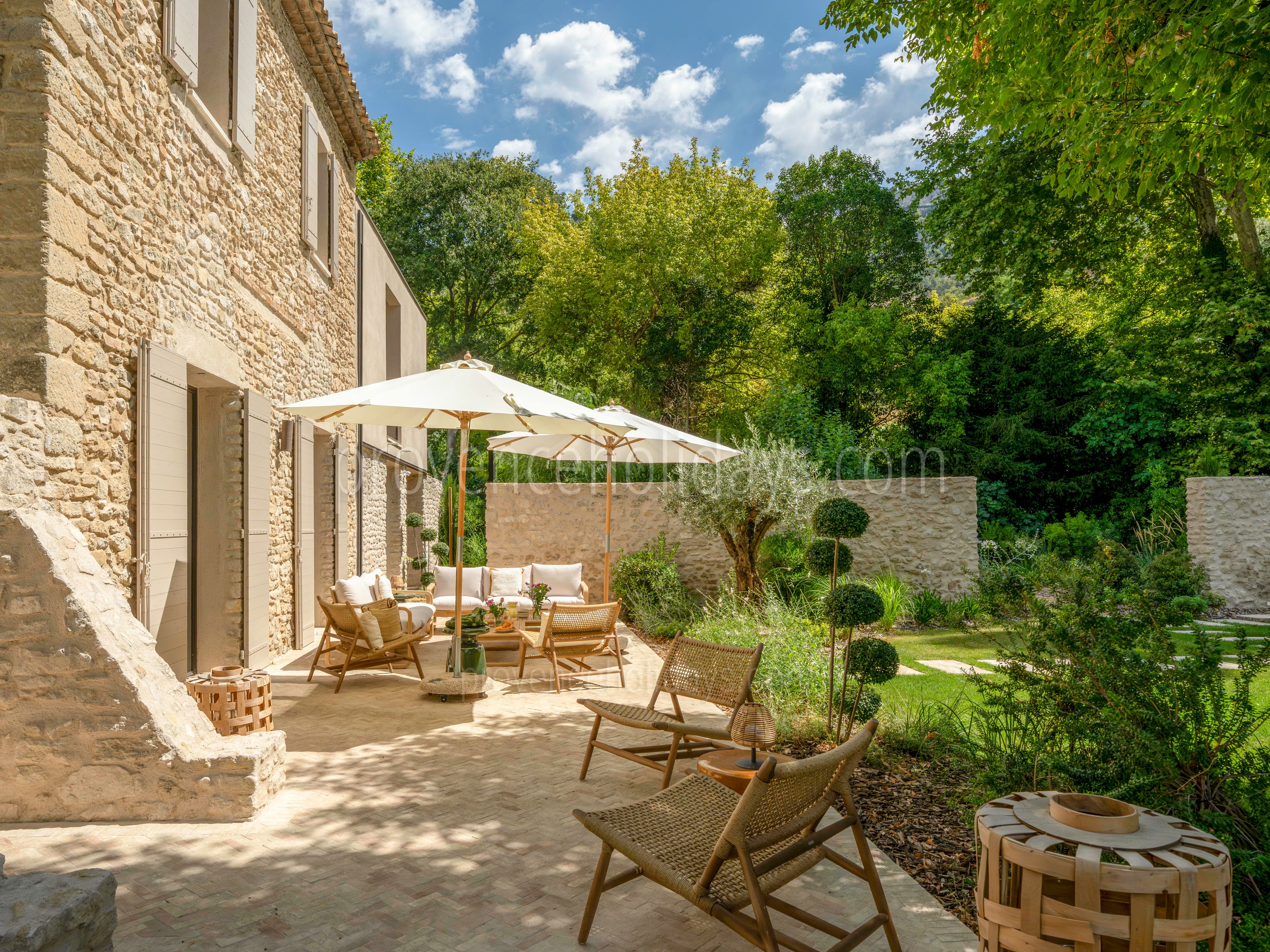 18 - Domaine de la Sorgue: Villa: Exterior