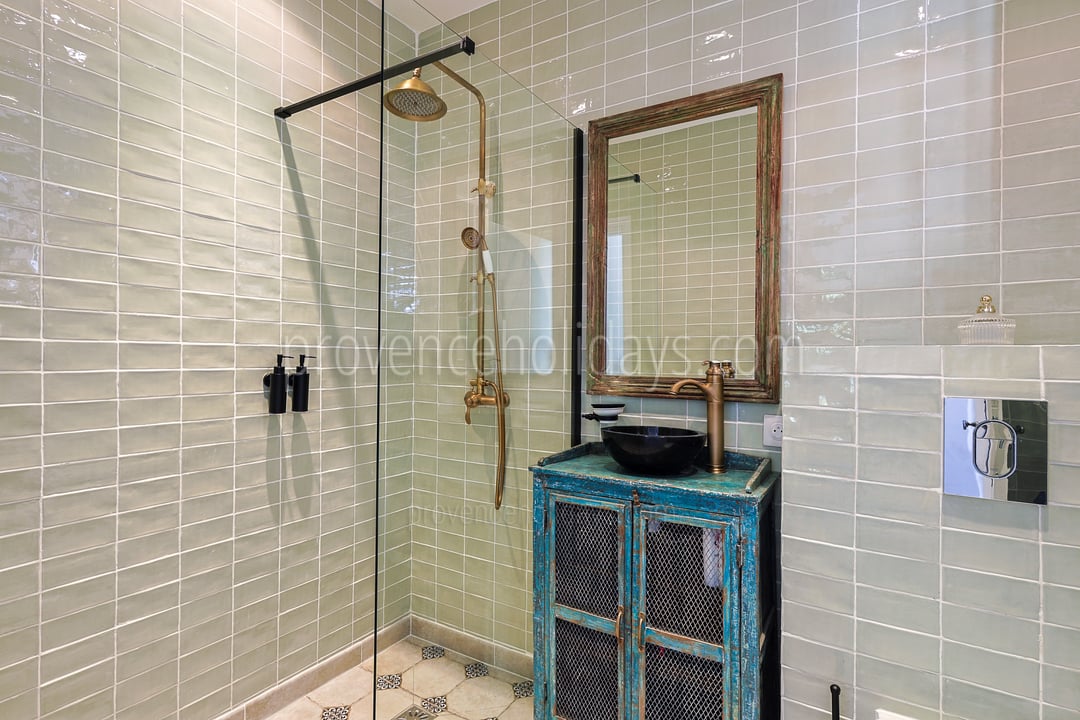 6 - Le Mas de la Garde: Villa: Bathroom