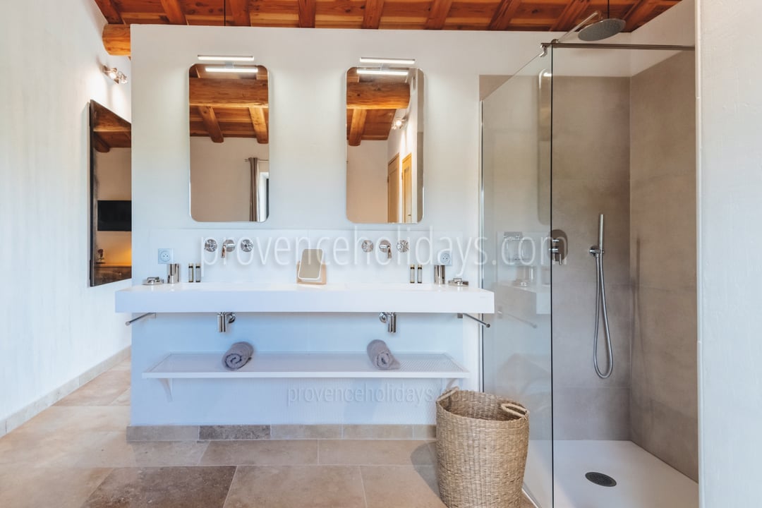 46 - Mas de Pierre: Villa: Bathroom 2