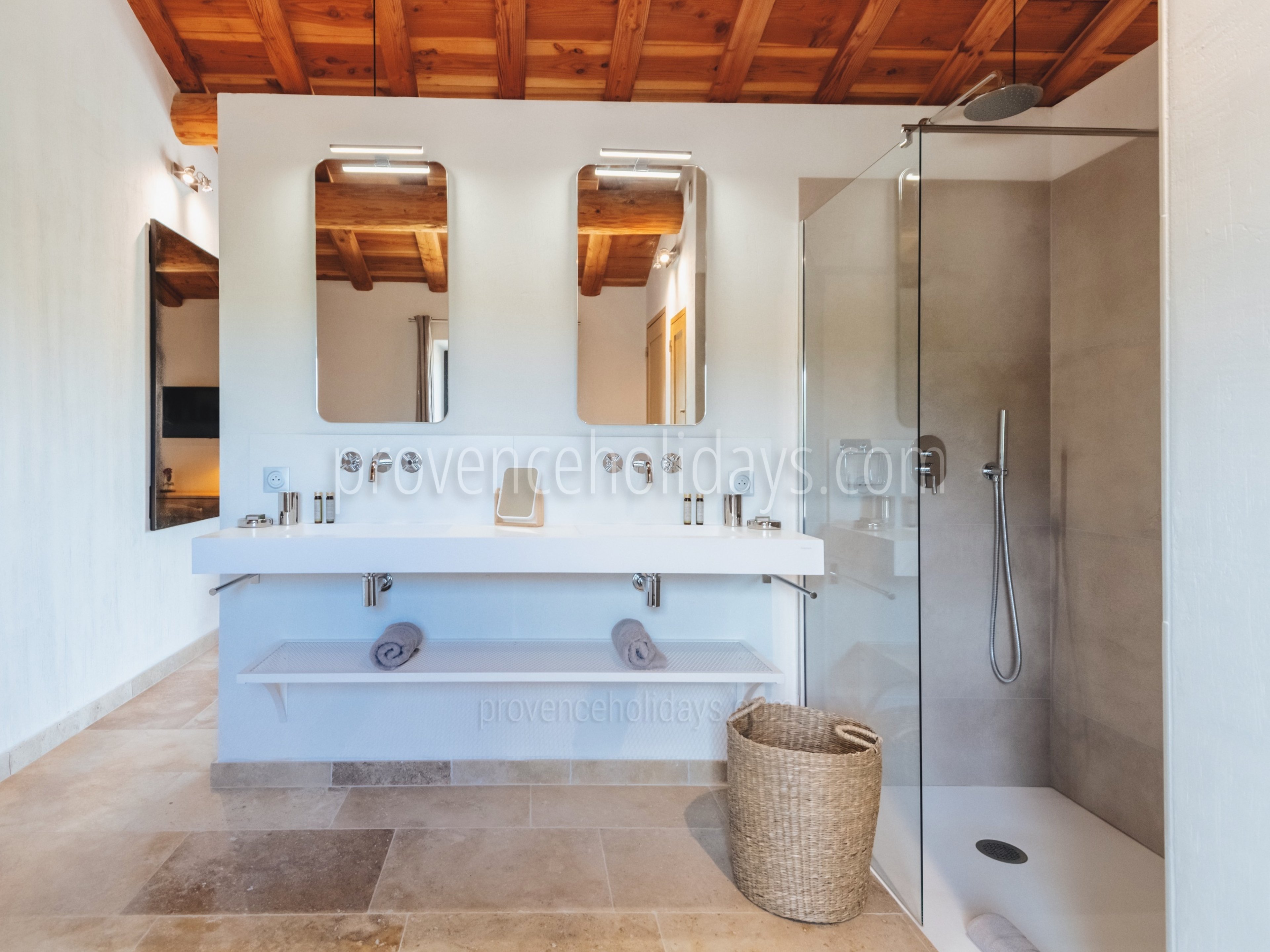 46 - Mas de Pierre: Villa: Bathroom 2