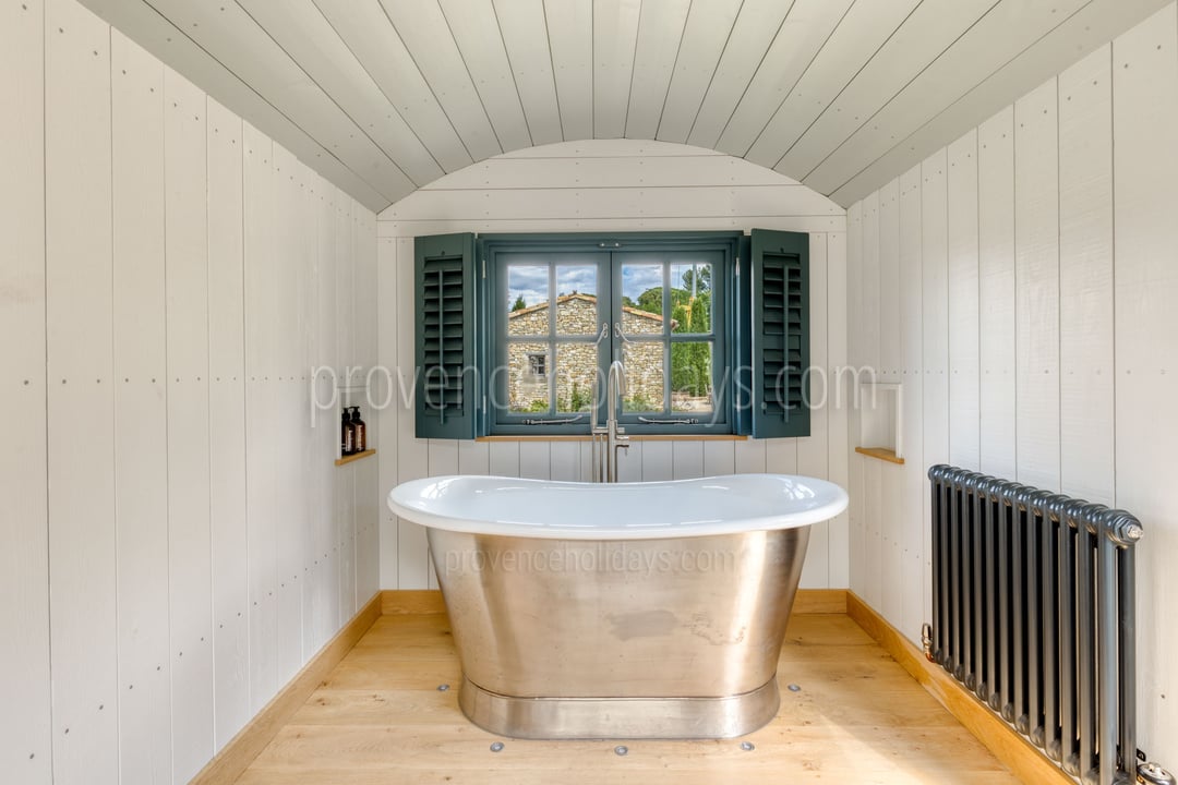 46 - Mas Province: Villa: Bathroom