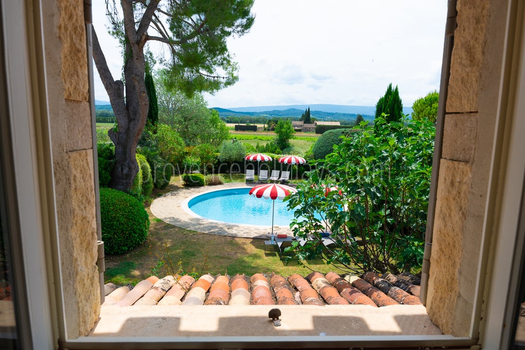 37 - Le Mas de Joucas: Villa: Exterior