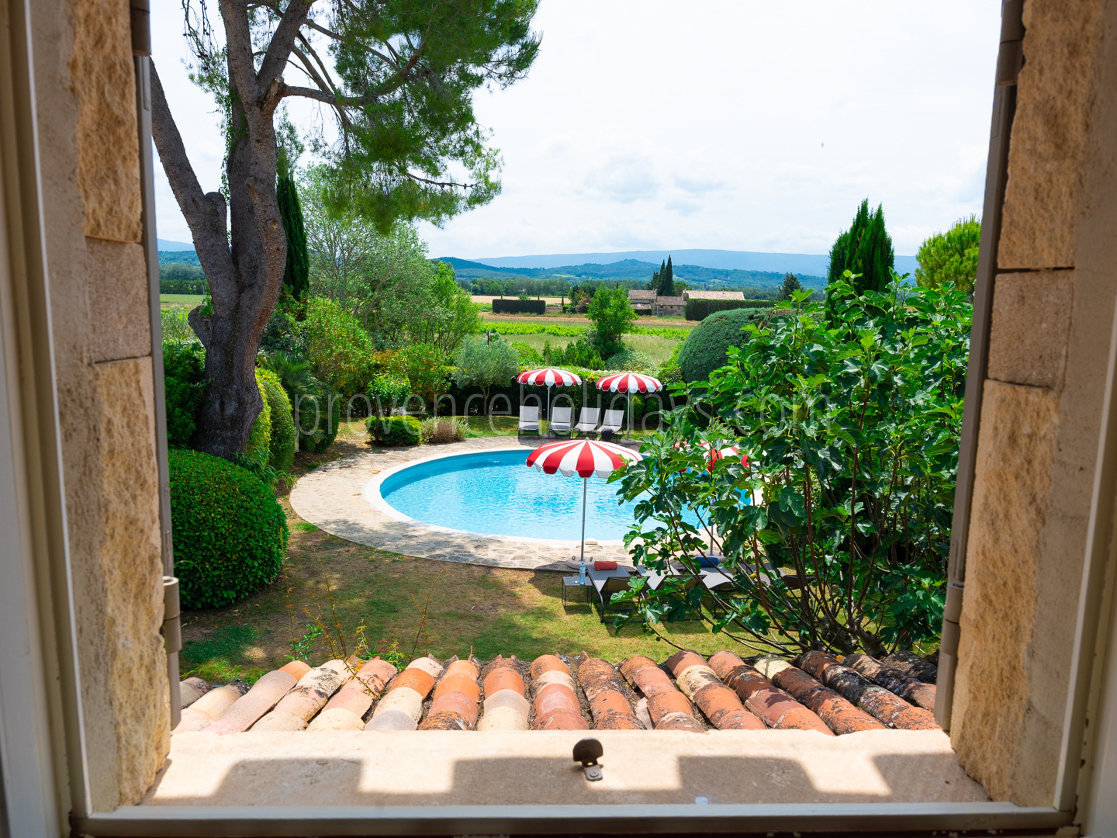 37 - Le Mas de Joucas: Villa: Exterior