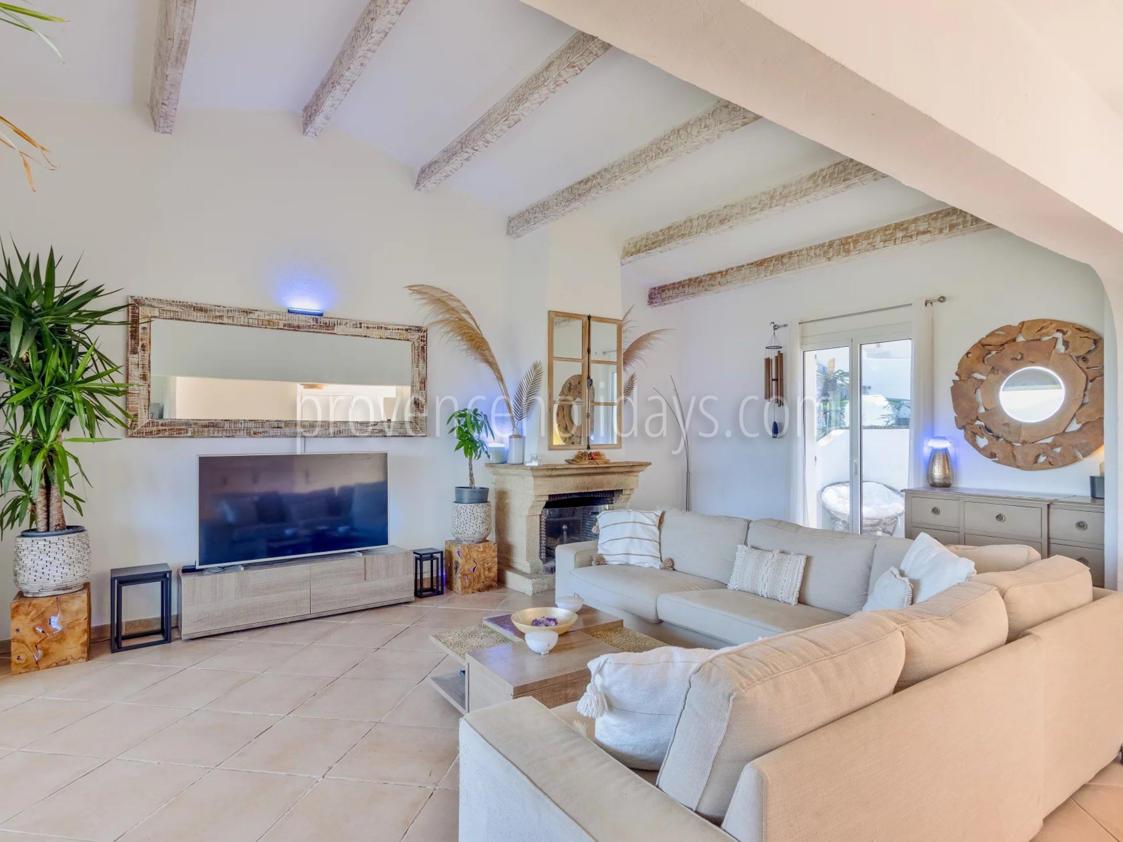 9 - Quiet house in Gassin: Villa: Interior