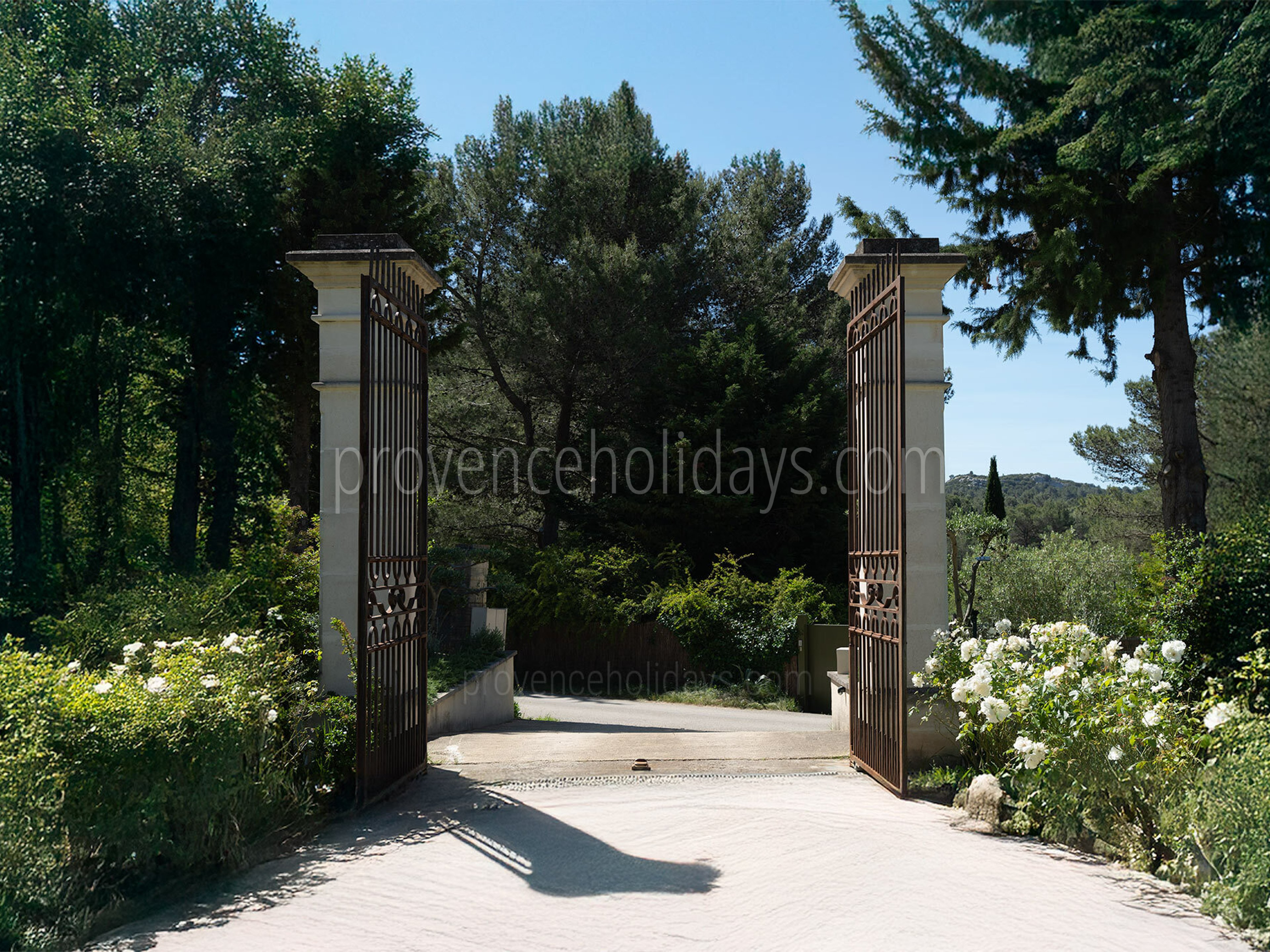 36 - Mas des Songes: Villa: Exterior