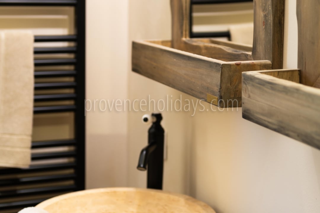 111 - Bastide Gergouven: Villa: Bathroom 9