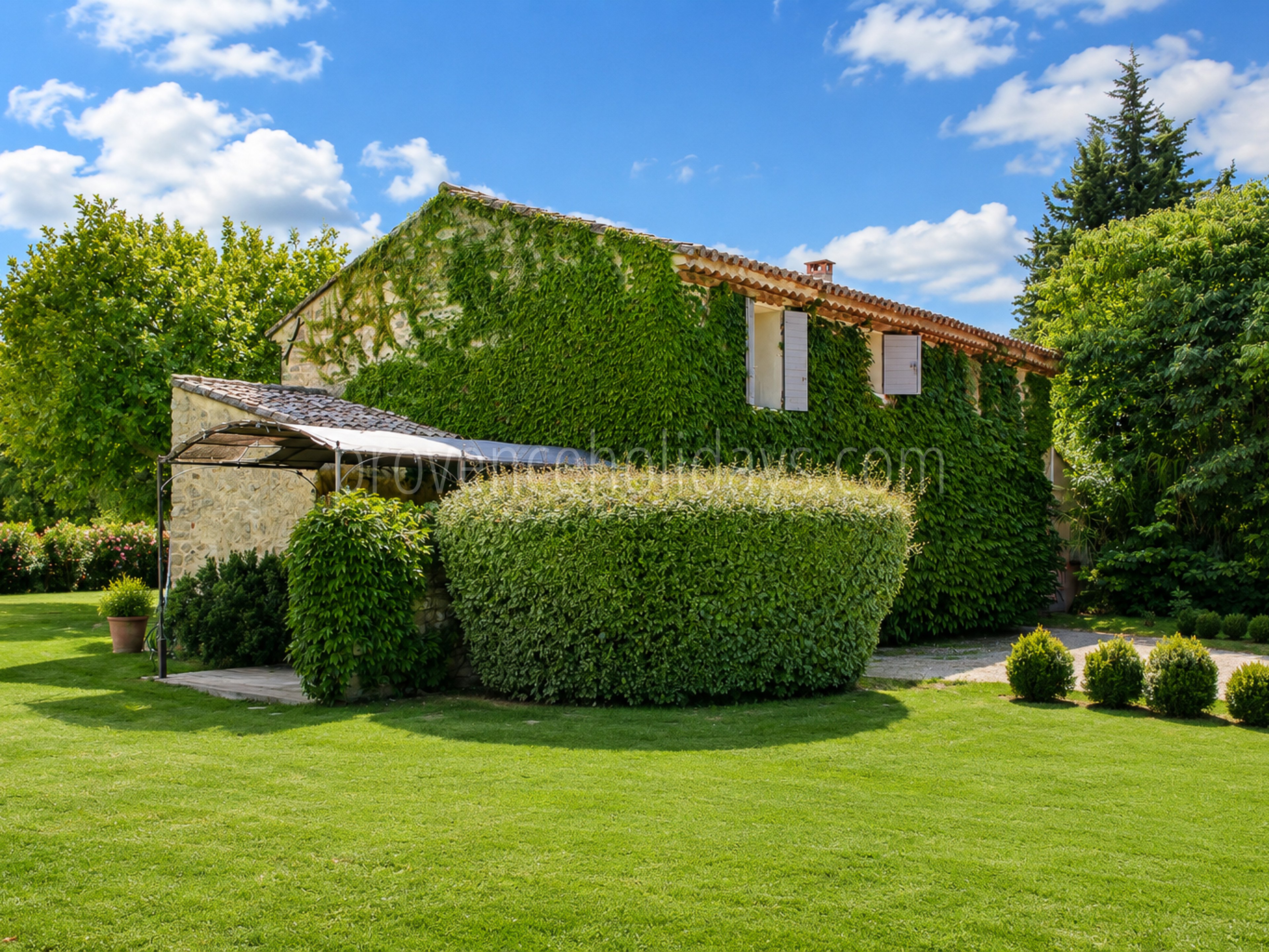 14 - Bauernhaus mit Blick auf den Luberon: Villa: Exterior