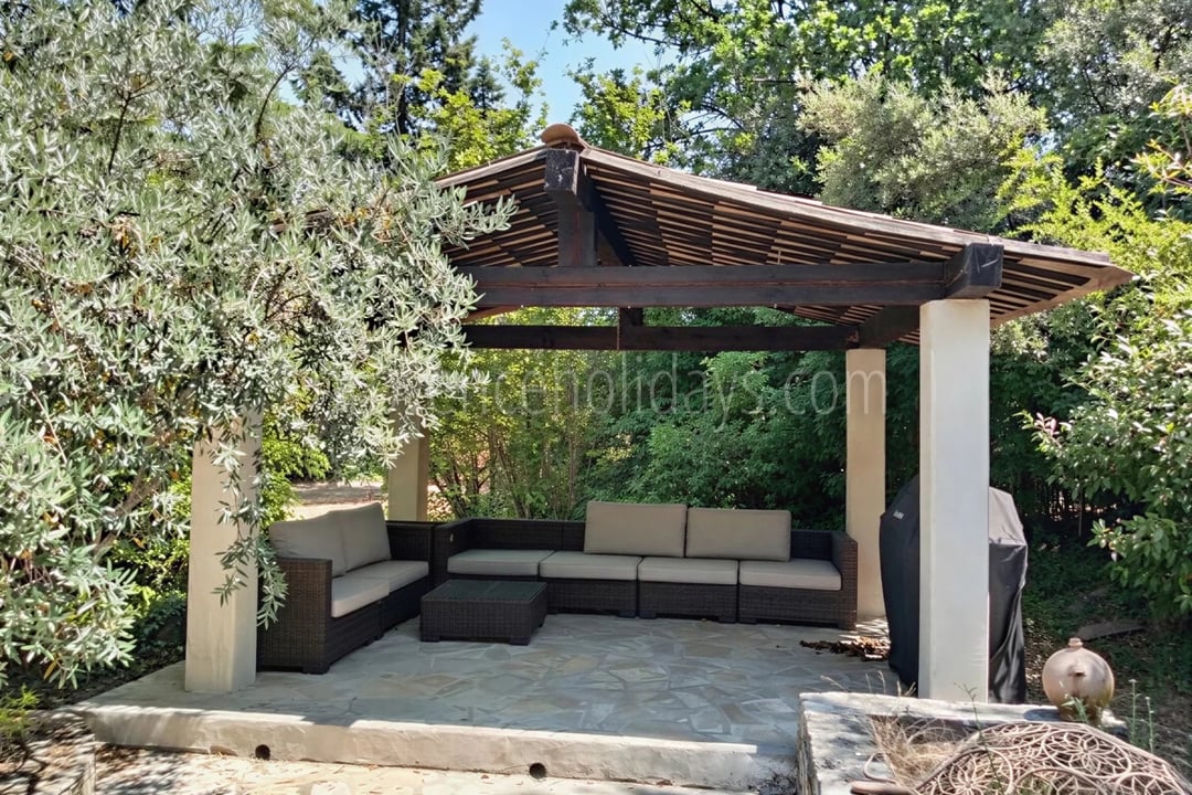 10 - Villa with pool in Draguignan: Villa: Exterior