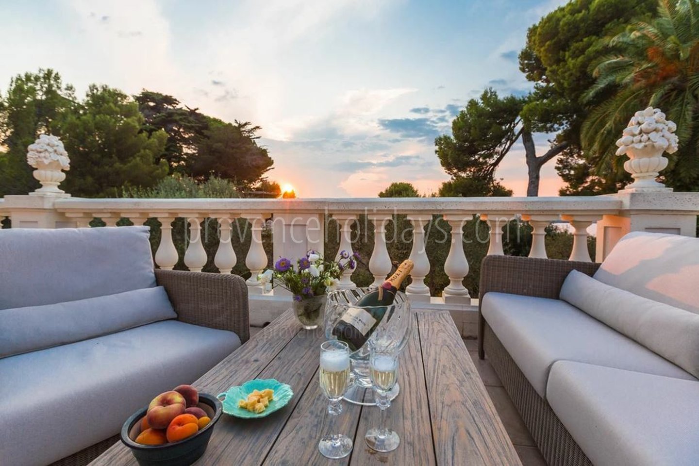 7 - Villa Cap d\'Antibes: Villa: Exterior