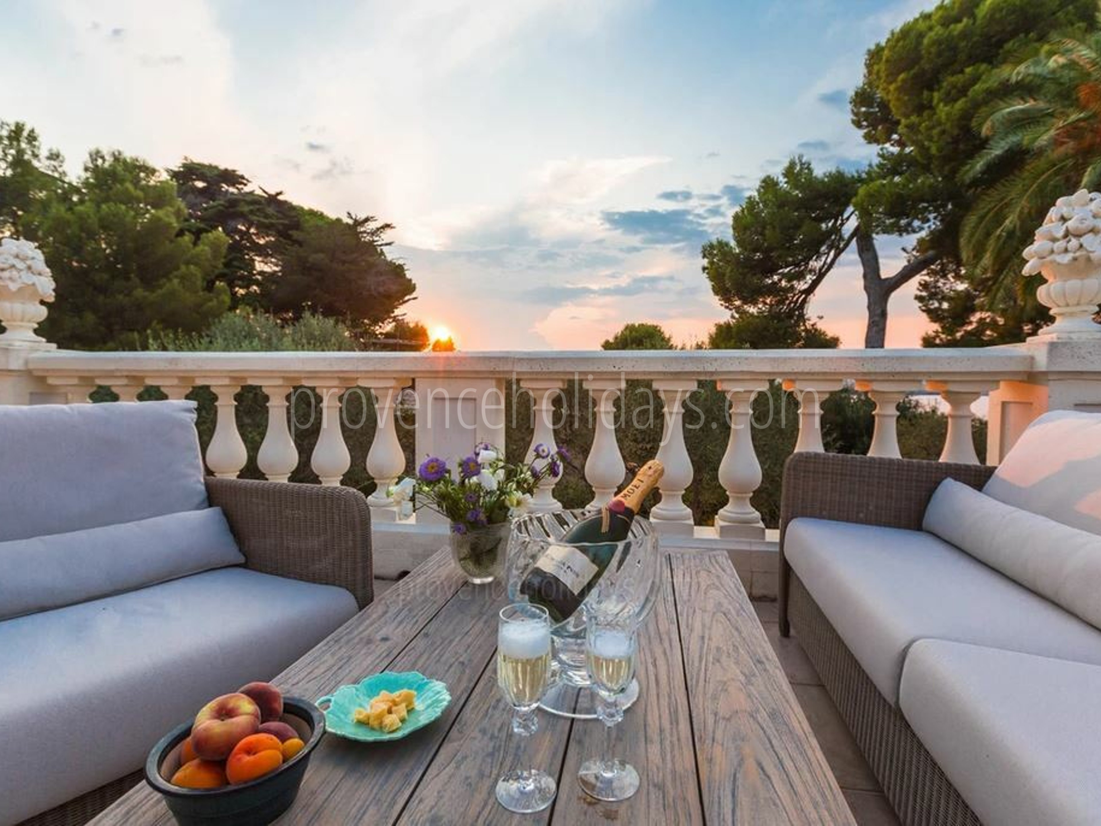7 - Villa Cap d\'Antibes: Villa: Exterior