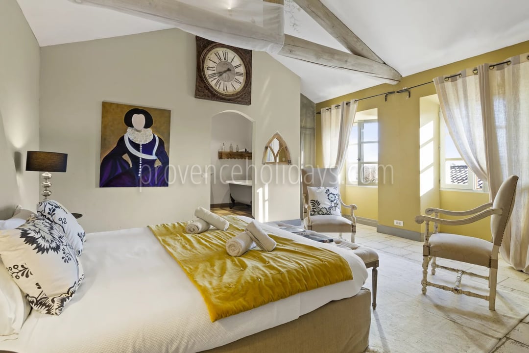 12 - Character mas in Gordes: Villa: Bedroom
