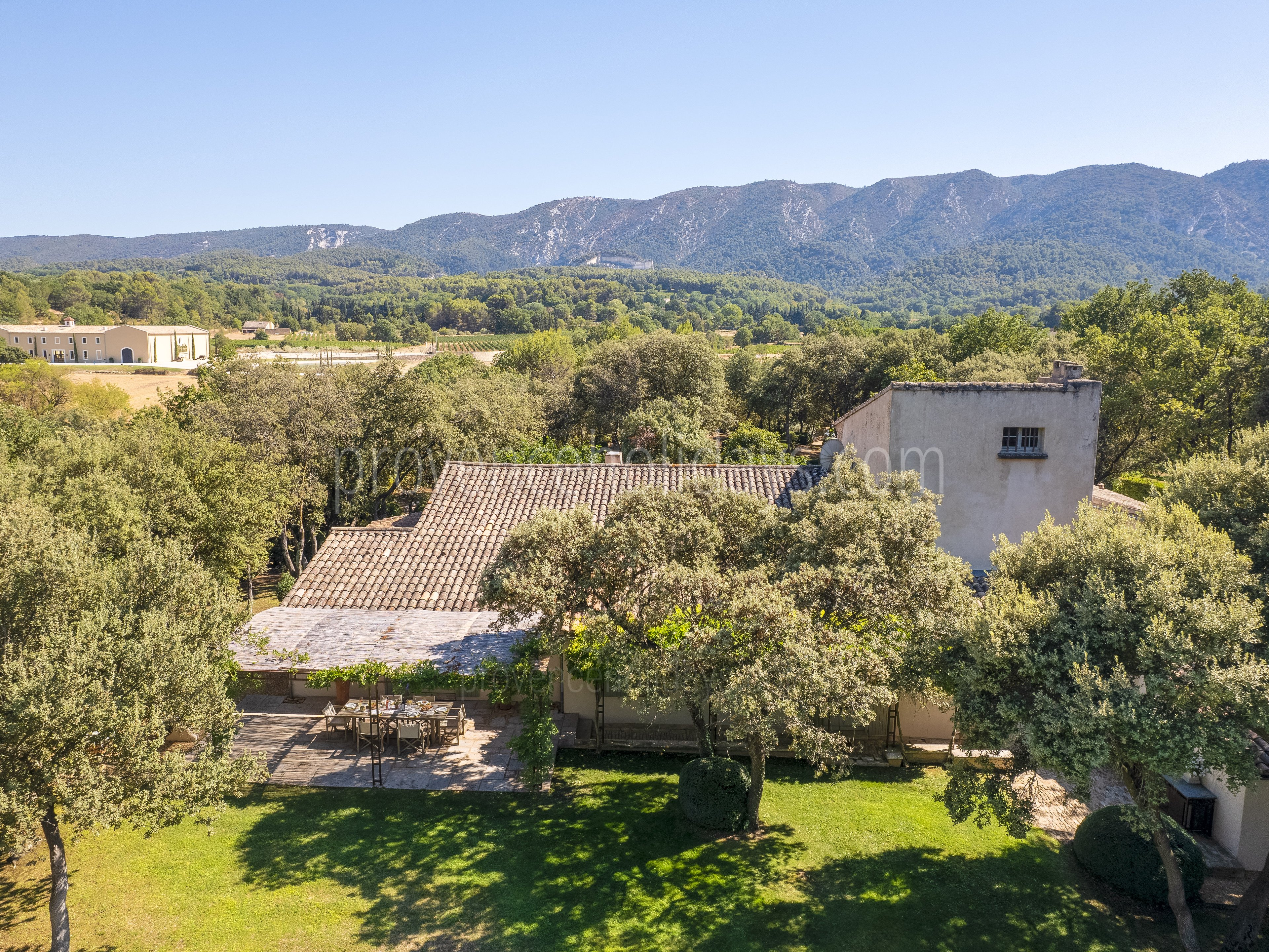 18 - Mas en Campagne: Villa: Exterior