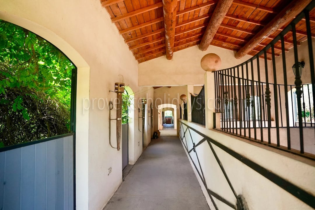 12 - Stone estate in Eygalières: Villa: Exterior