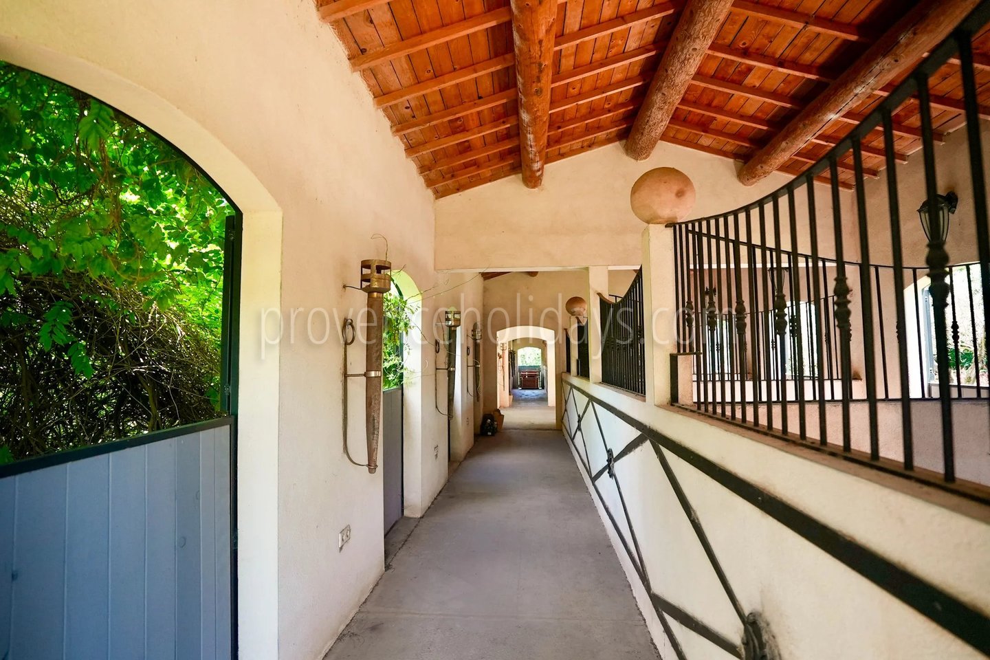 12 - Stone estate in Eygalières: Villa: Exterior
