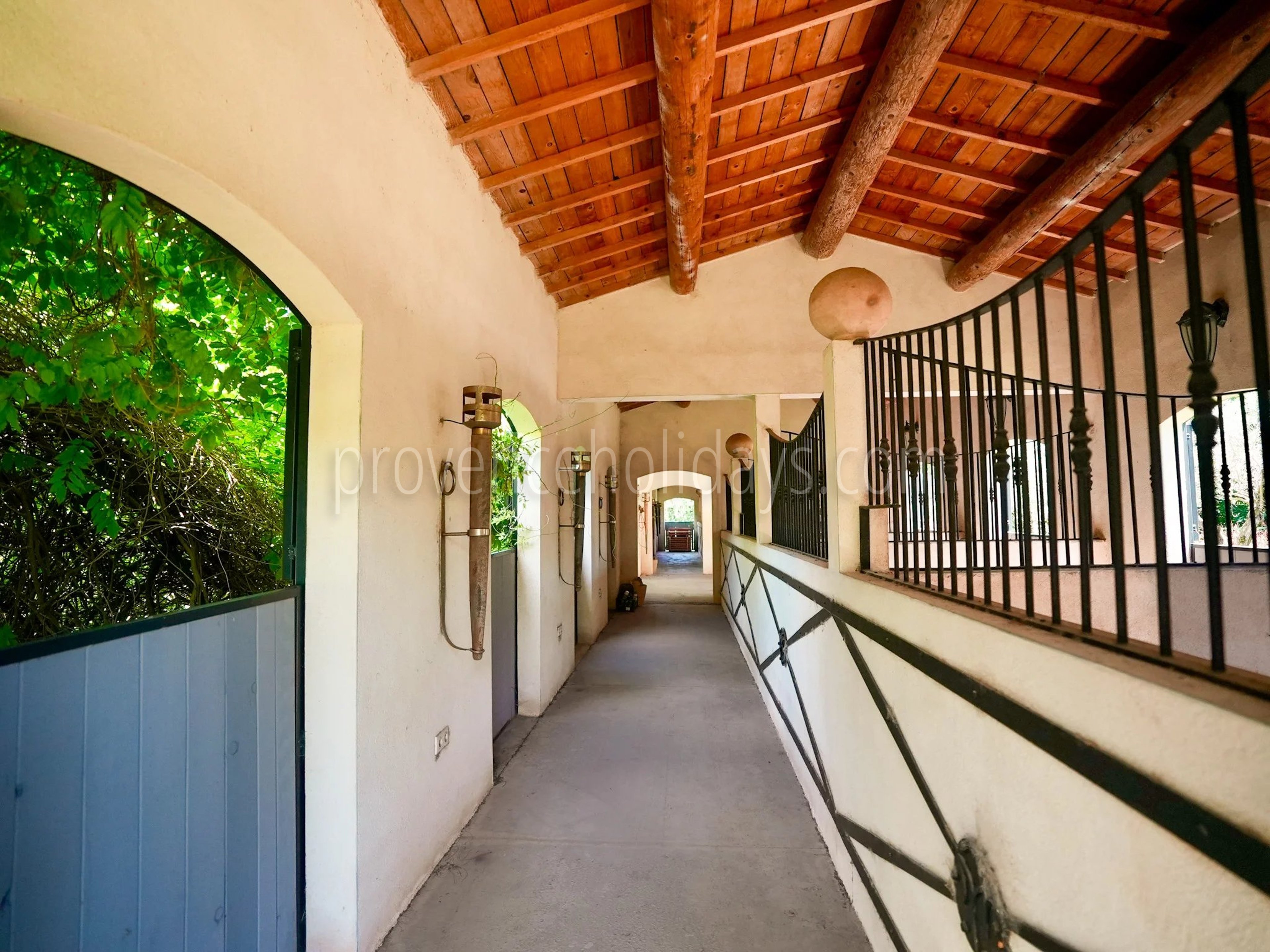 12 - Stone estate in Eygalières: Villa: Exterior