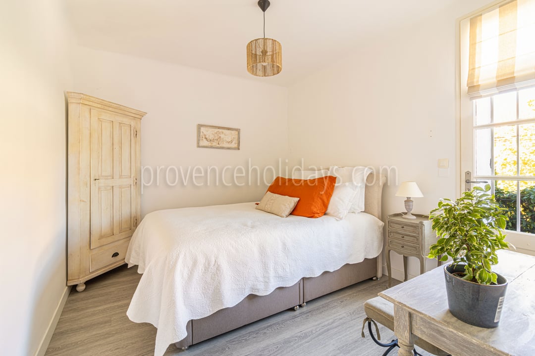 21 - Mas Mollégès: Villa: Bedroom