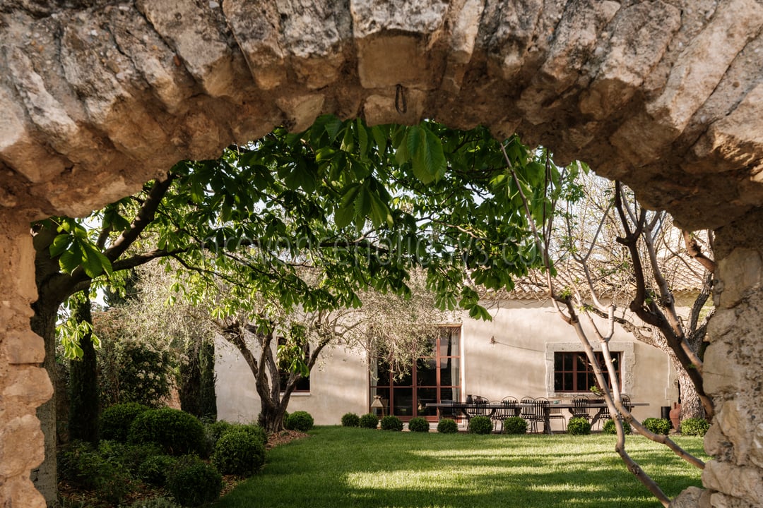 11 - Mas des Oliviers: Villa: Exterior