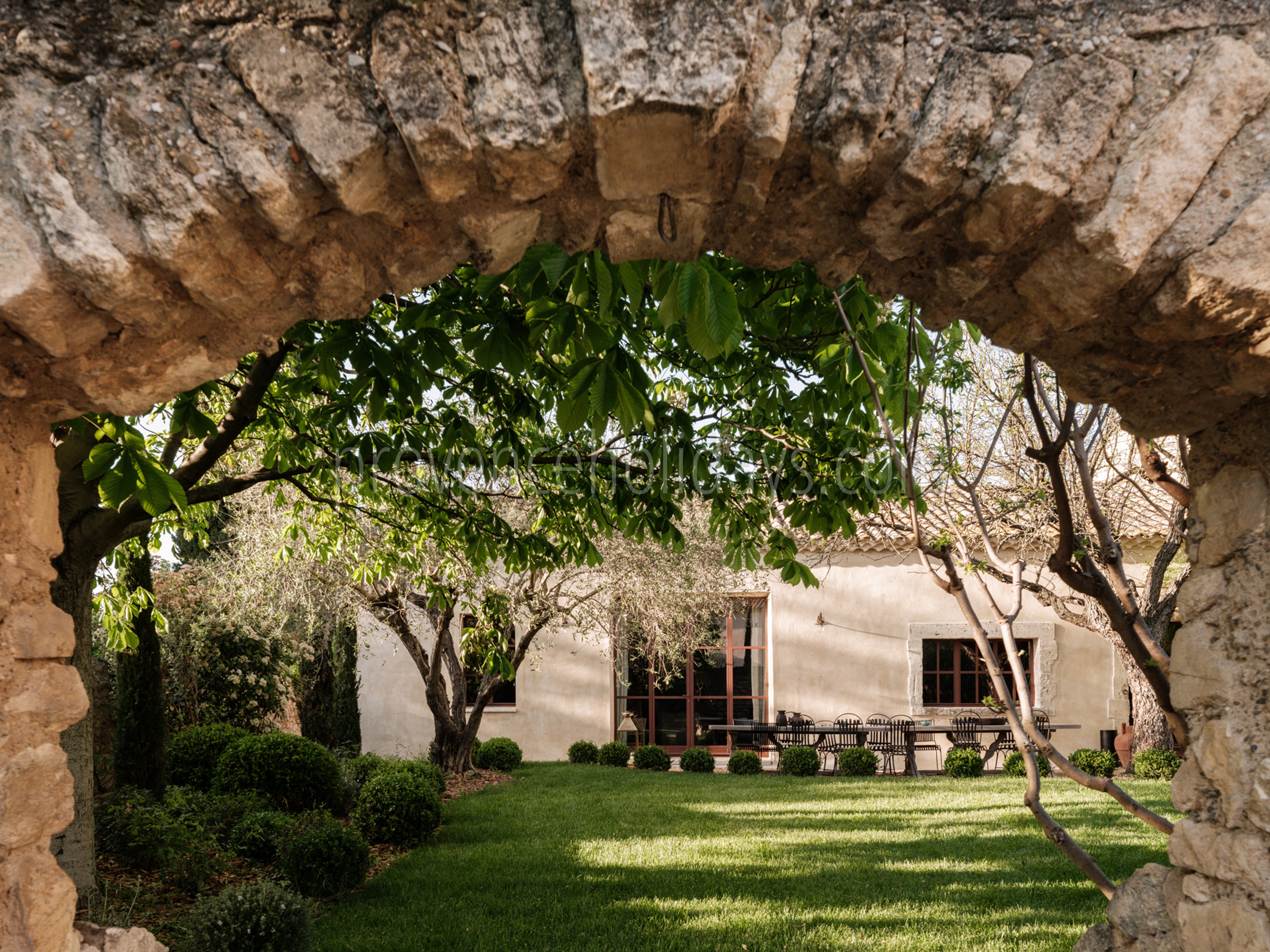 11 - Mas des Oliviers: Villa: Exterior