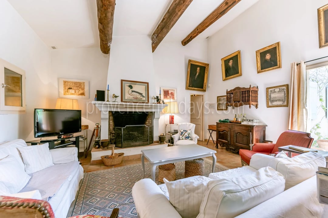 10 - Stone house in Gordes: Villa: Interior