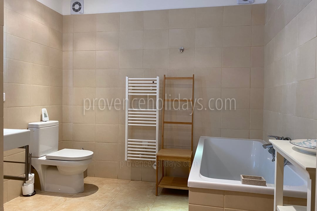 14 - Villa Concerto: Villa: Bathroom