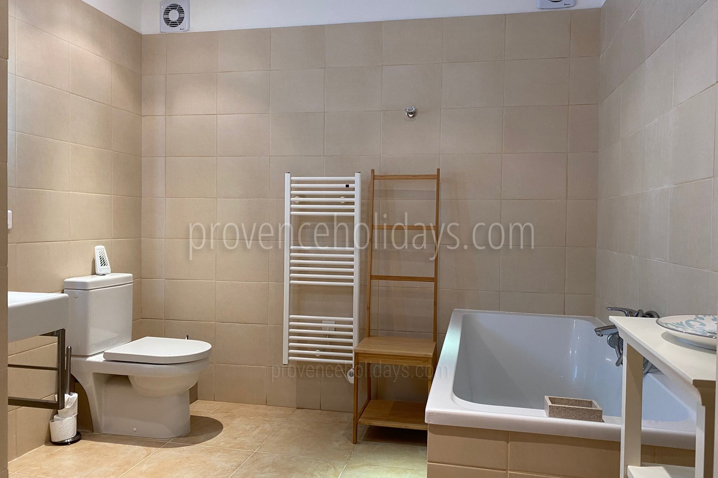 14 - Villa Concerto: Villa: Bathroom