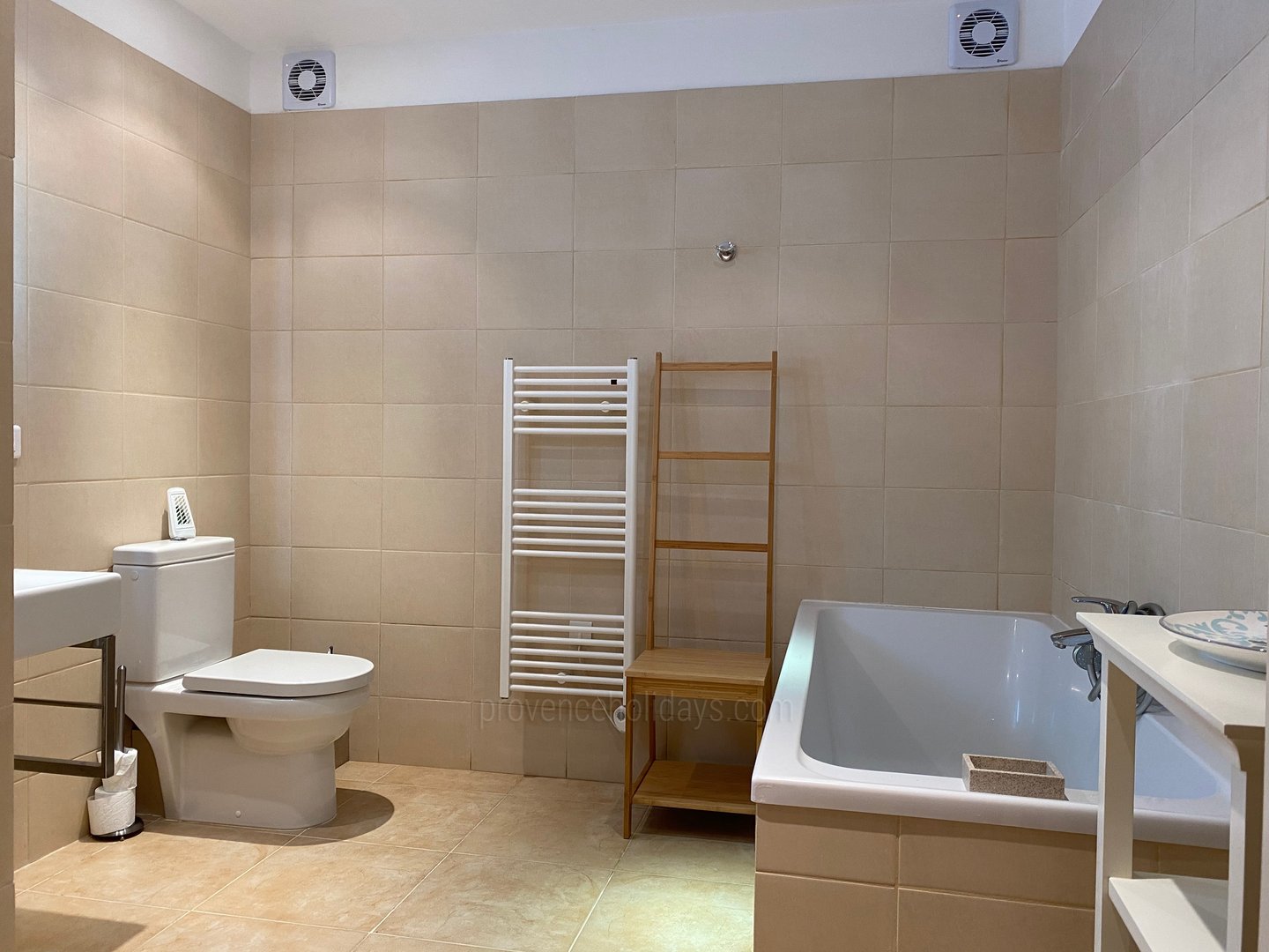 14 - Villa Concerto: Villa: Bathroom