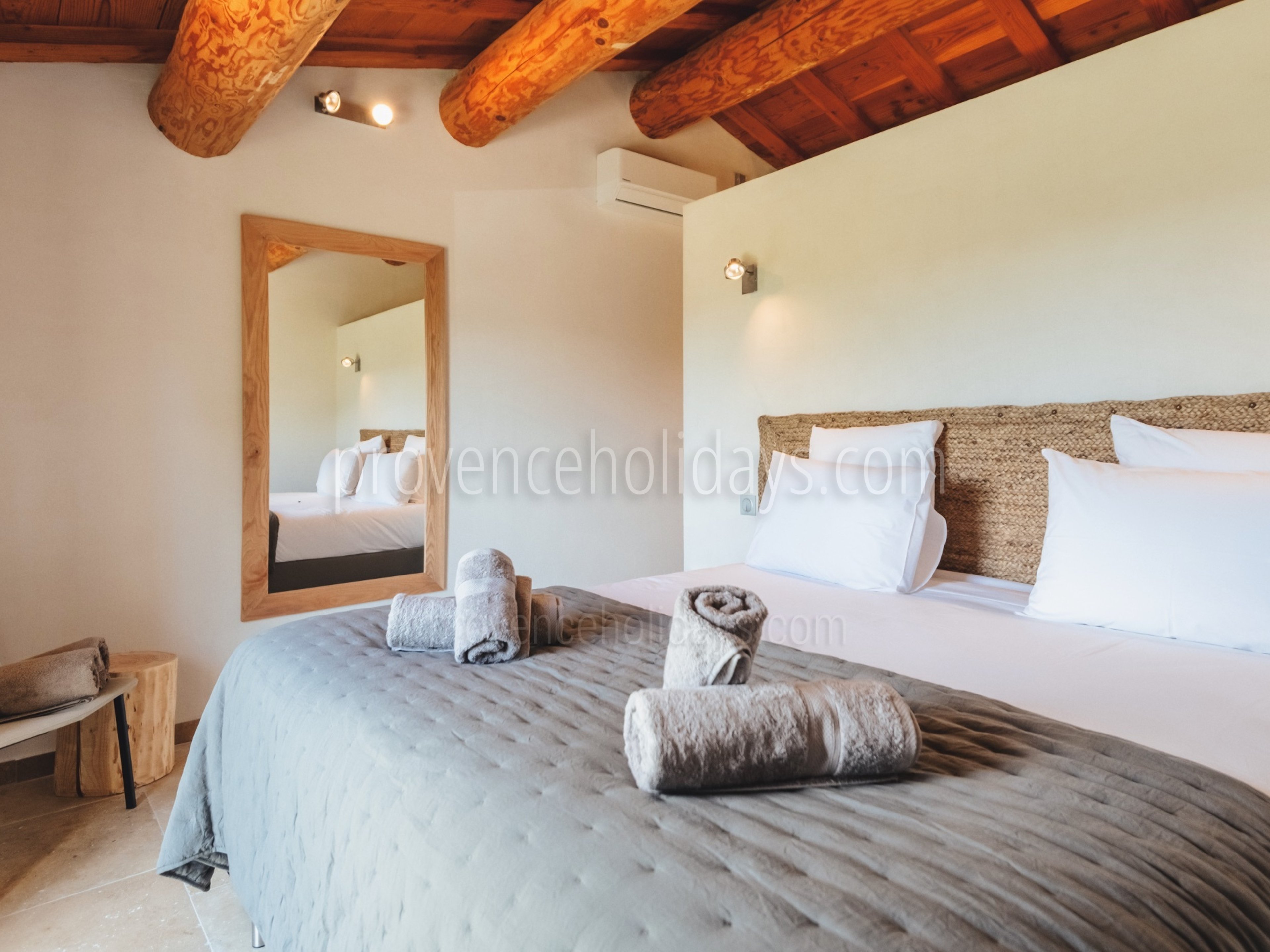 42 - Mas de Pierre: Villa: Bedroom