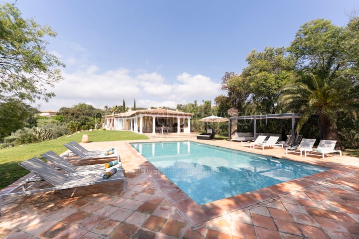 Luxury villa with a view of the Bay of Saint-Tropez