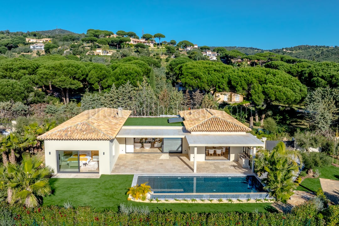 -1 - Villa Stonebay: Villa: Exterior
