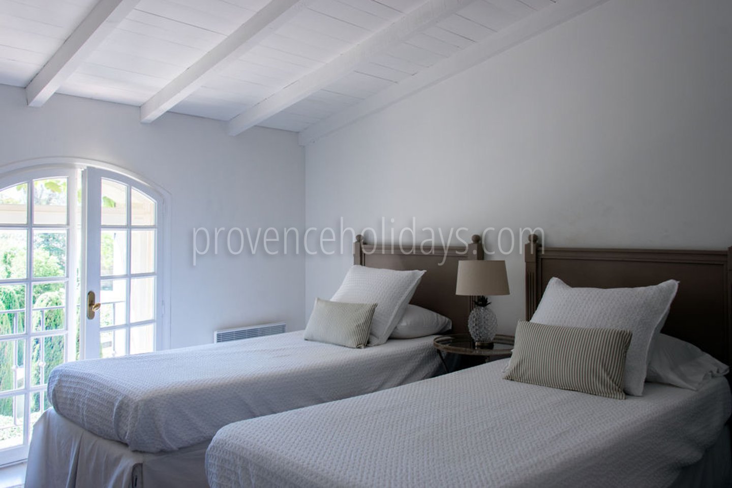 66 - Mas Mouriès: Villa: Bedroom