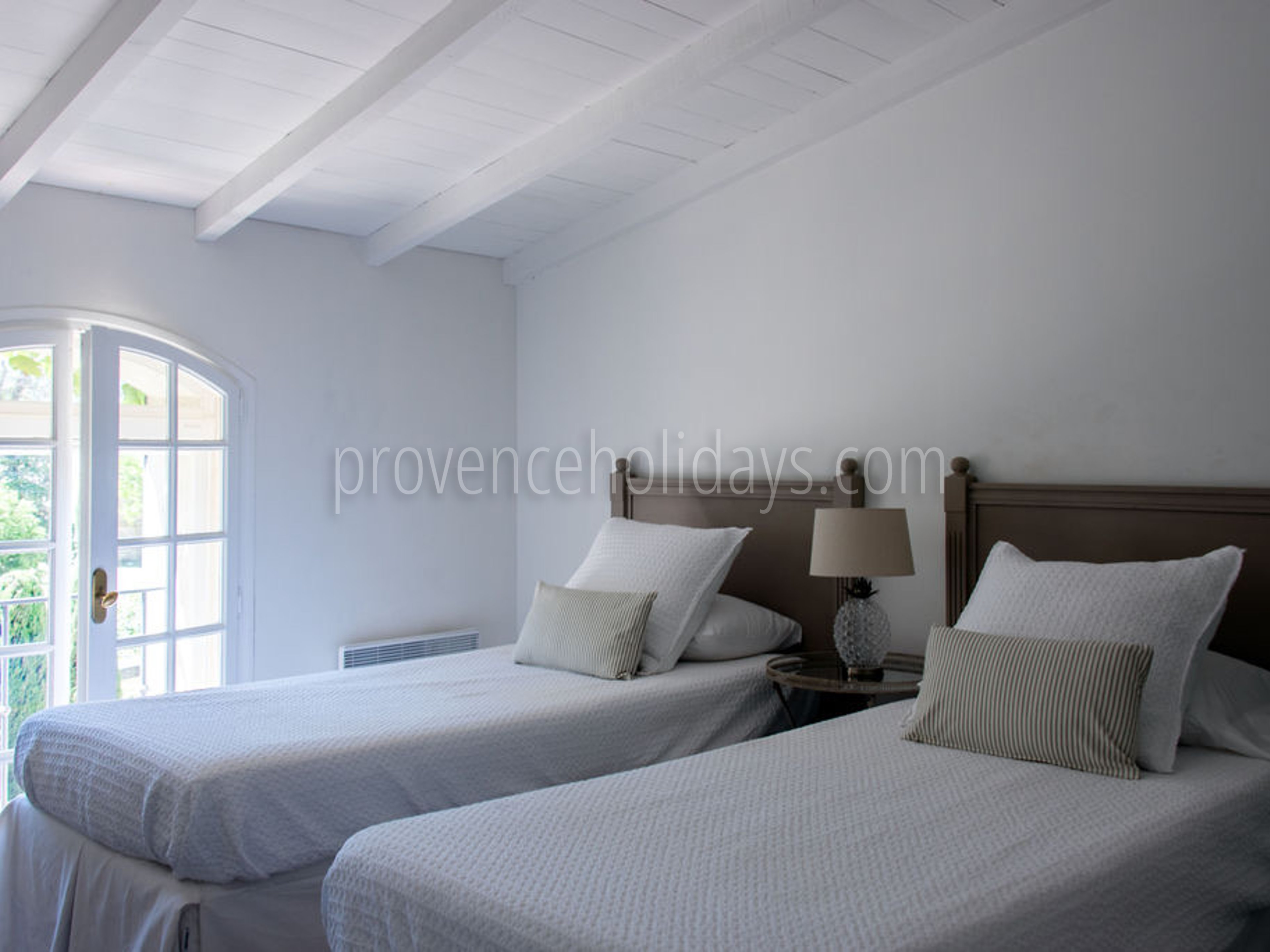 66 - Mas Mouriès: Villa: Bedroom