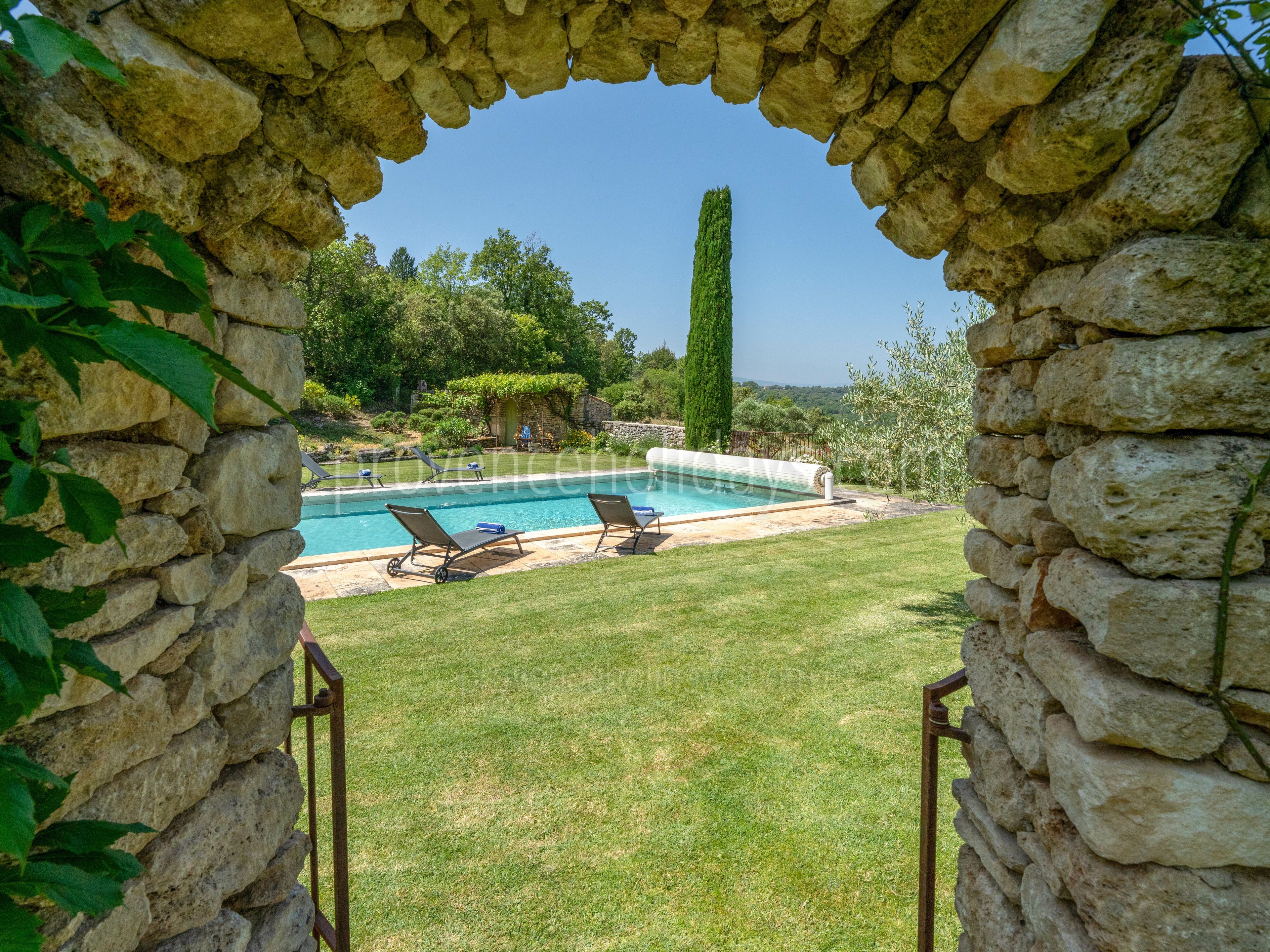 8 - Le Mas de Bonnieux: Villa: Exterior