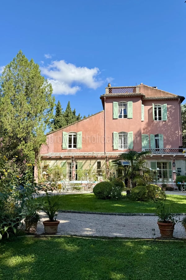 1 - Te renoveren landgoed in Orgon: Villa: Exterior