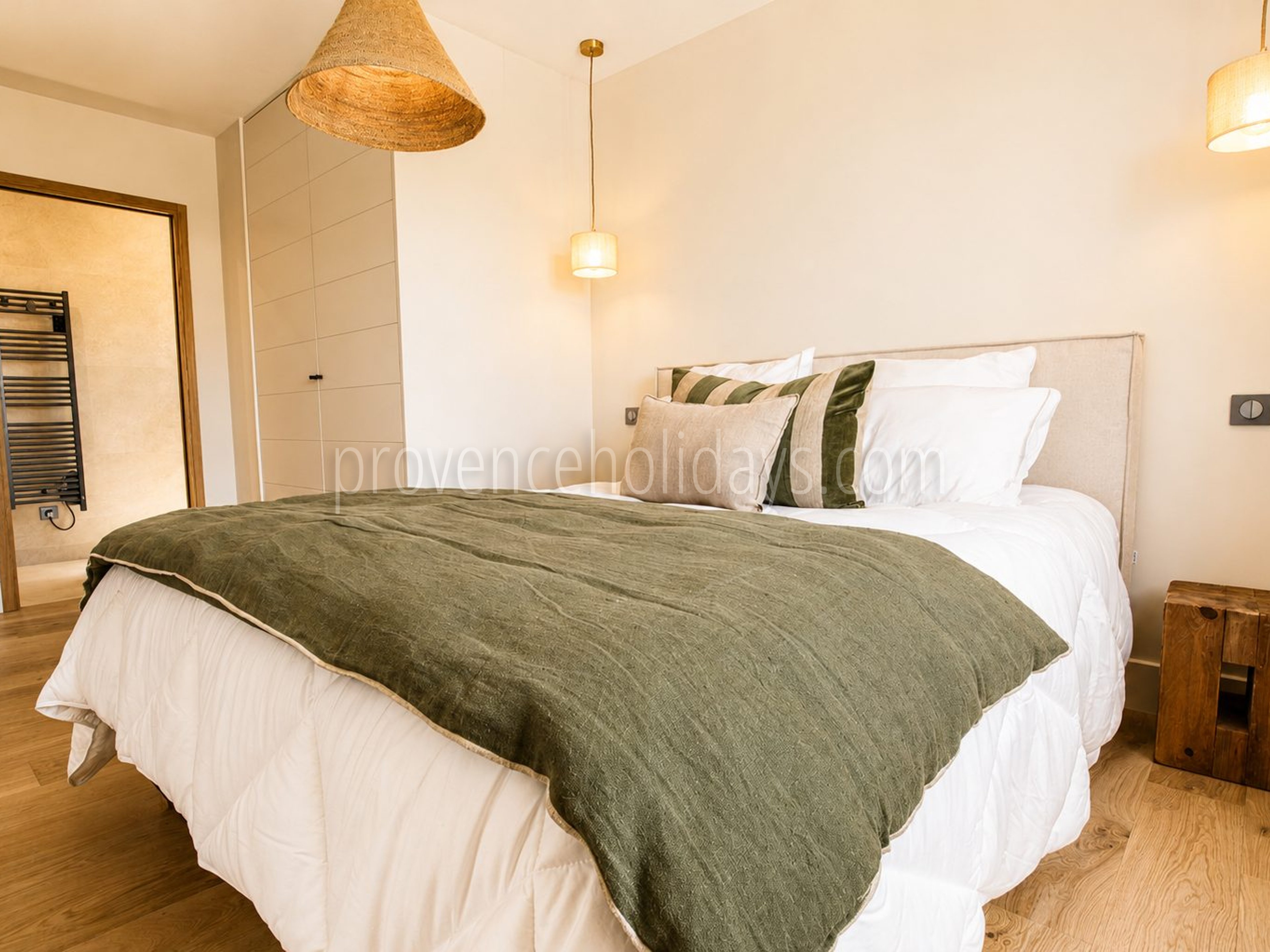 21 - Villa within walking distance of Maussane-les-Alpilles: Villa: Bedroom