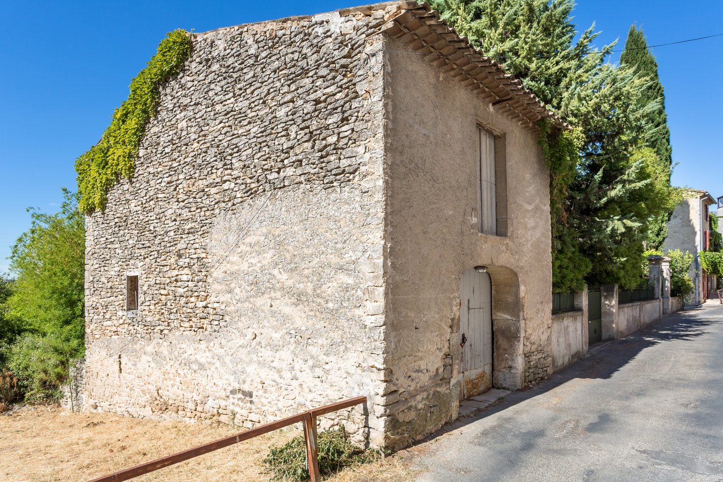 8 - Villa Luberon: Villa: Exterior