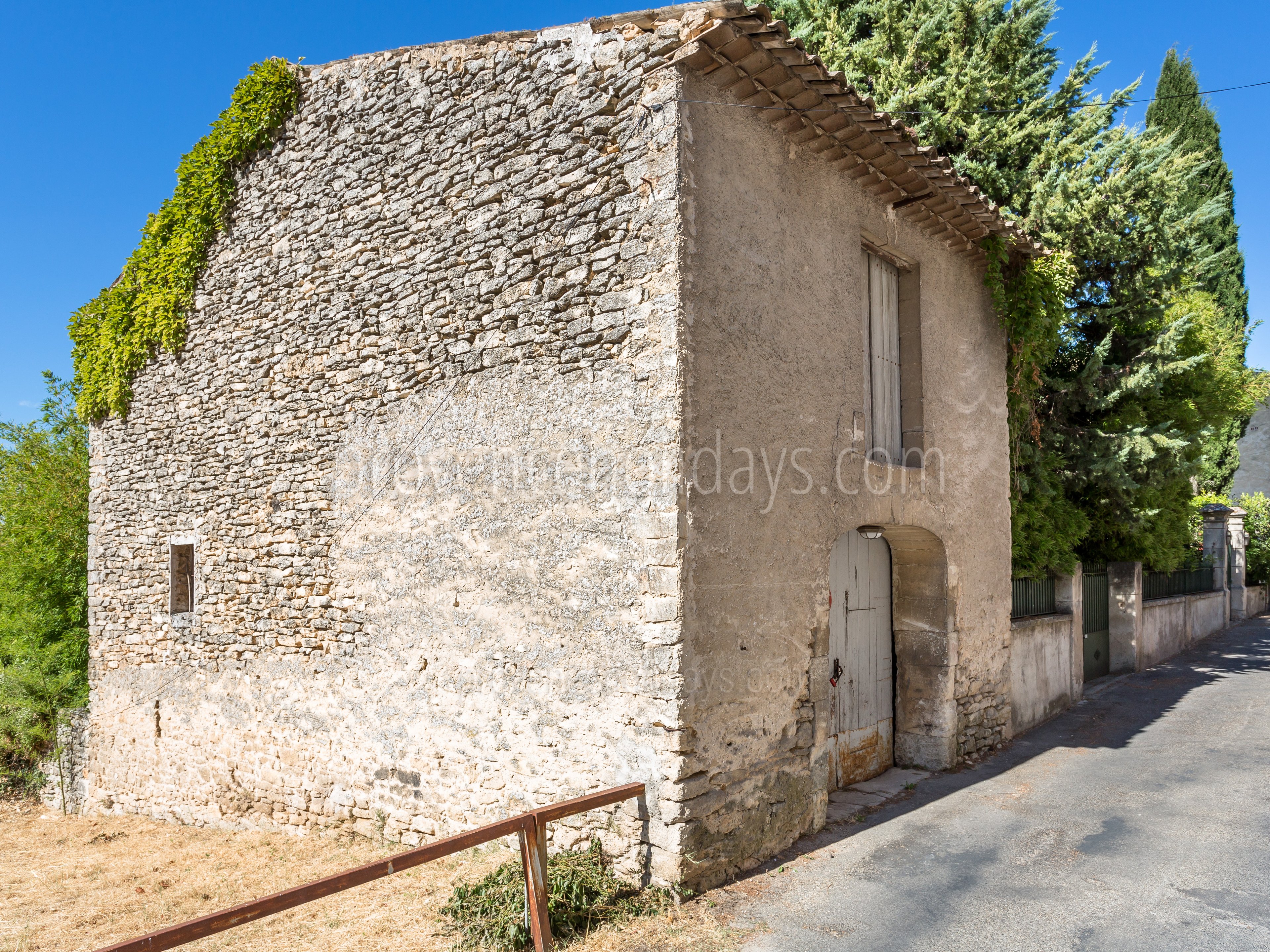 8 - Villa Luberon: Villa: Exterior