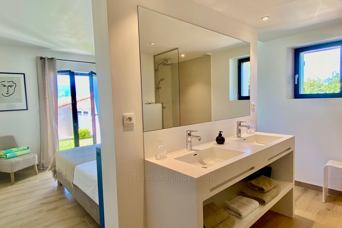 25 - Villa des Lices: Villa: Bathroom