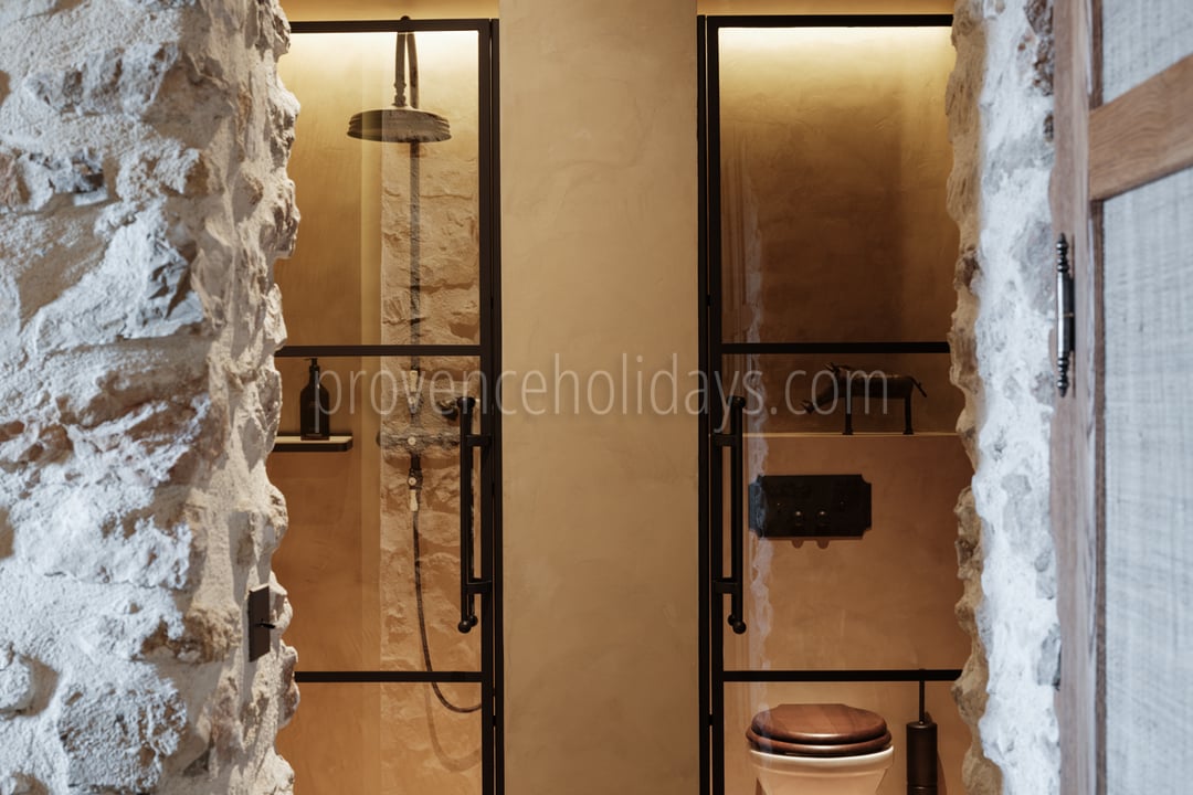 43 - Mas des Oliviers: Villa: Bathroom